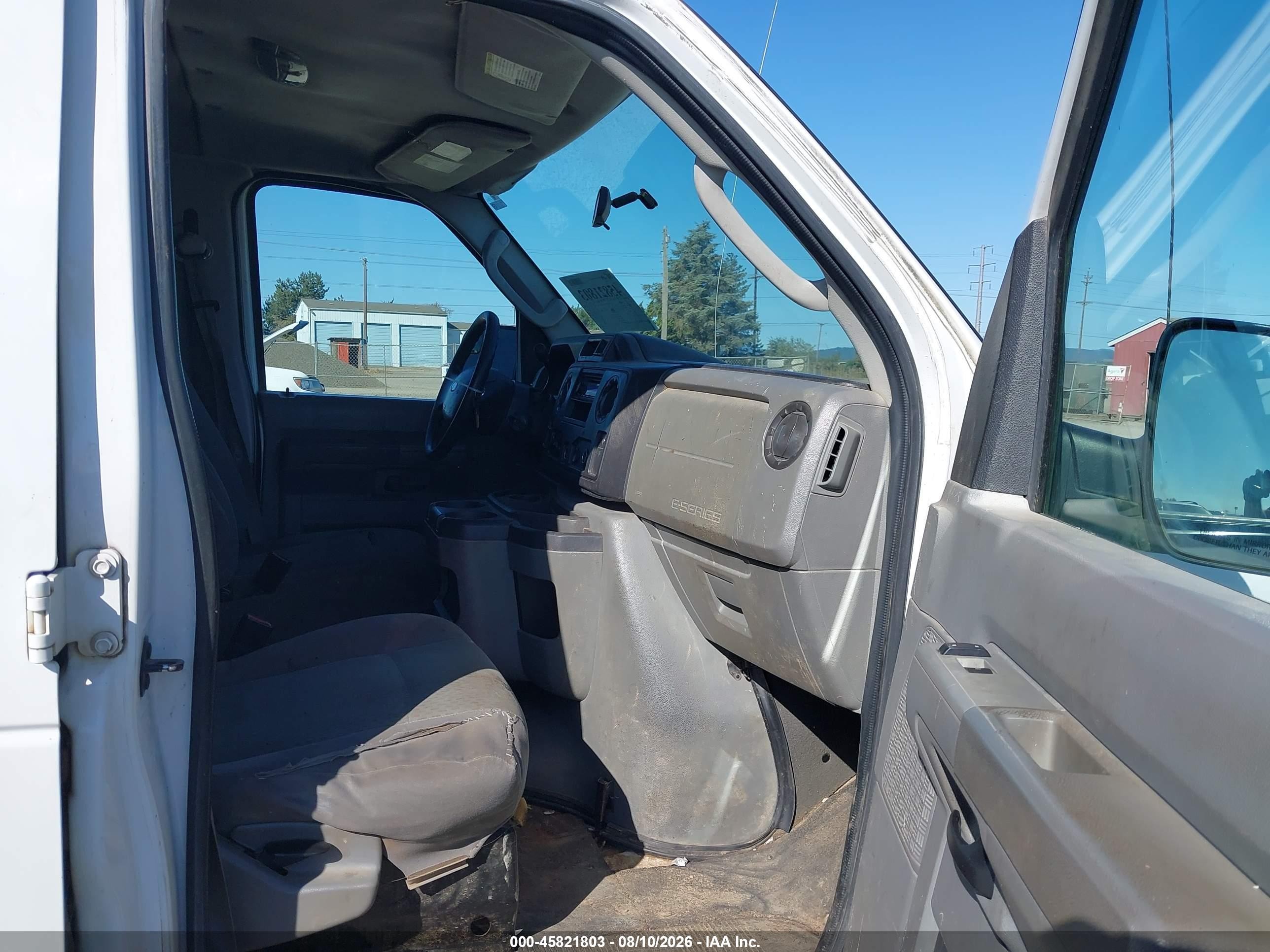 2010 Ford E-350 Super Duty Xlt White vin: 1FBNE3BL6ADA65420