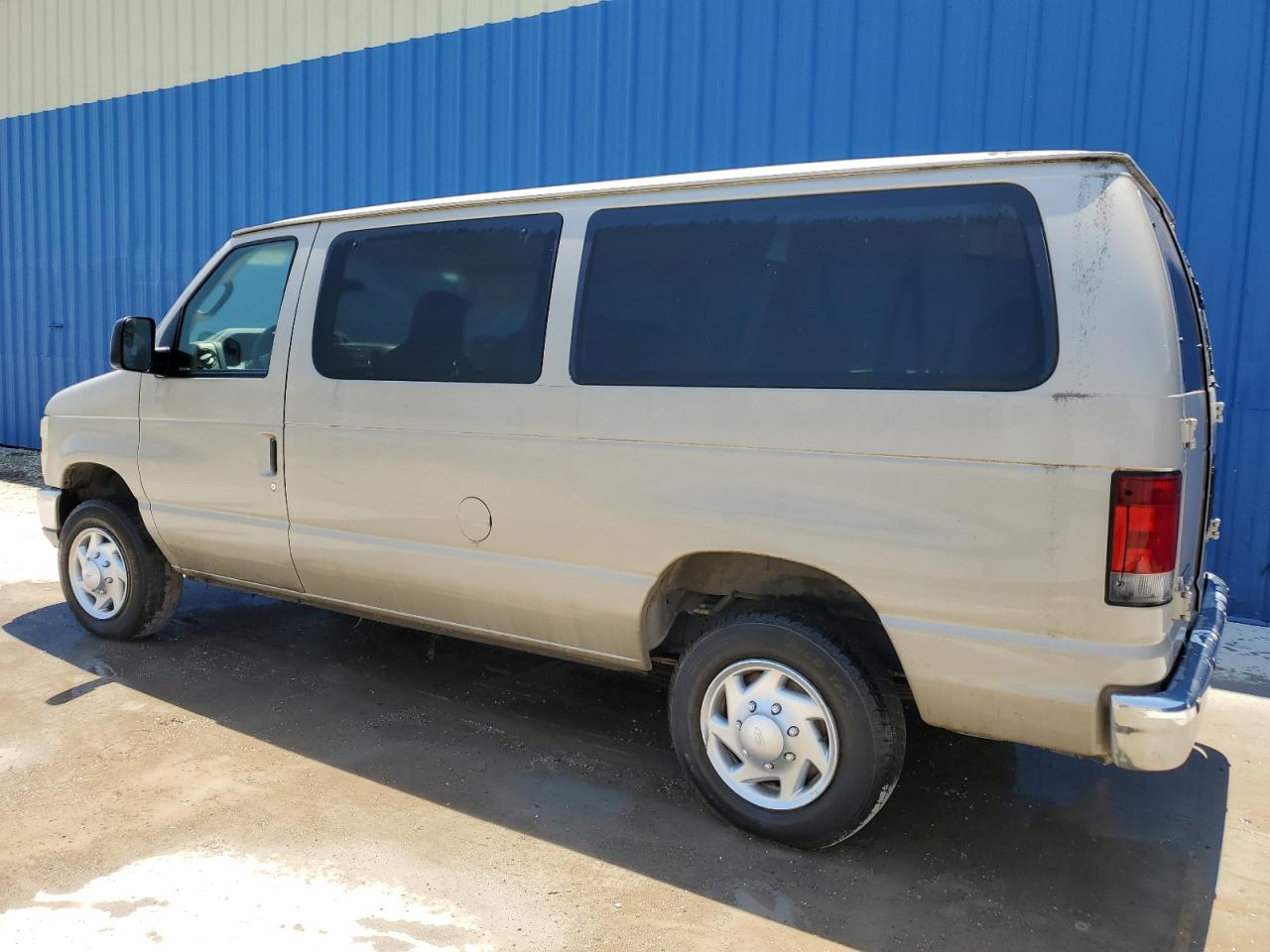 2011 Ford Econoline E350 Super Duty Wagon Tan vin: 1FBNE3BL6BDA53480