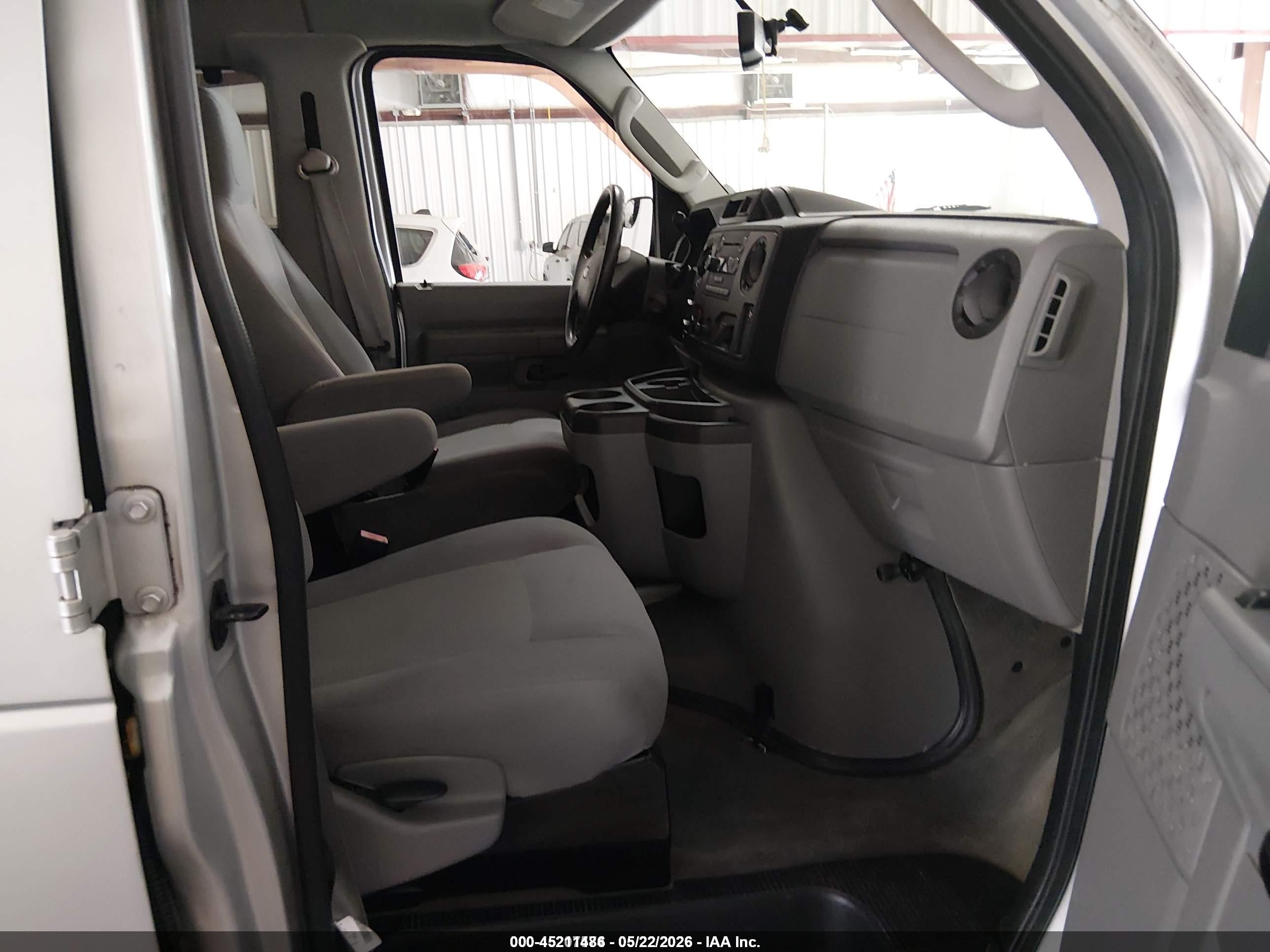 2012 Ford E-350 Super Duty Xlt Серый vin: 1FBNE3BL6CDA61158