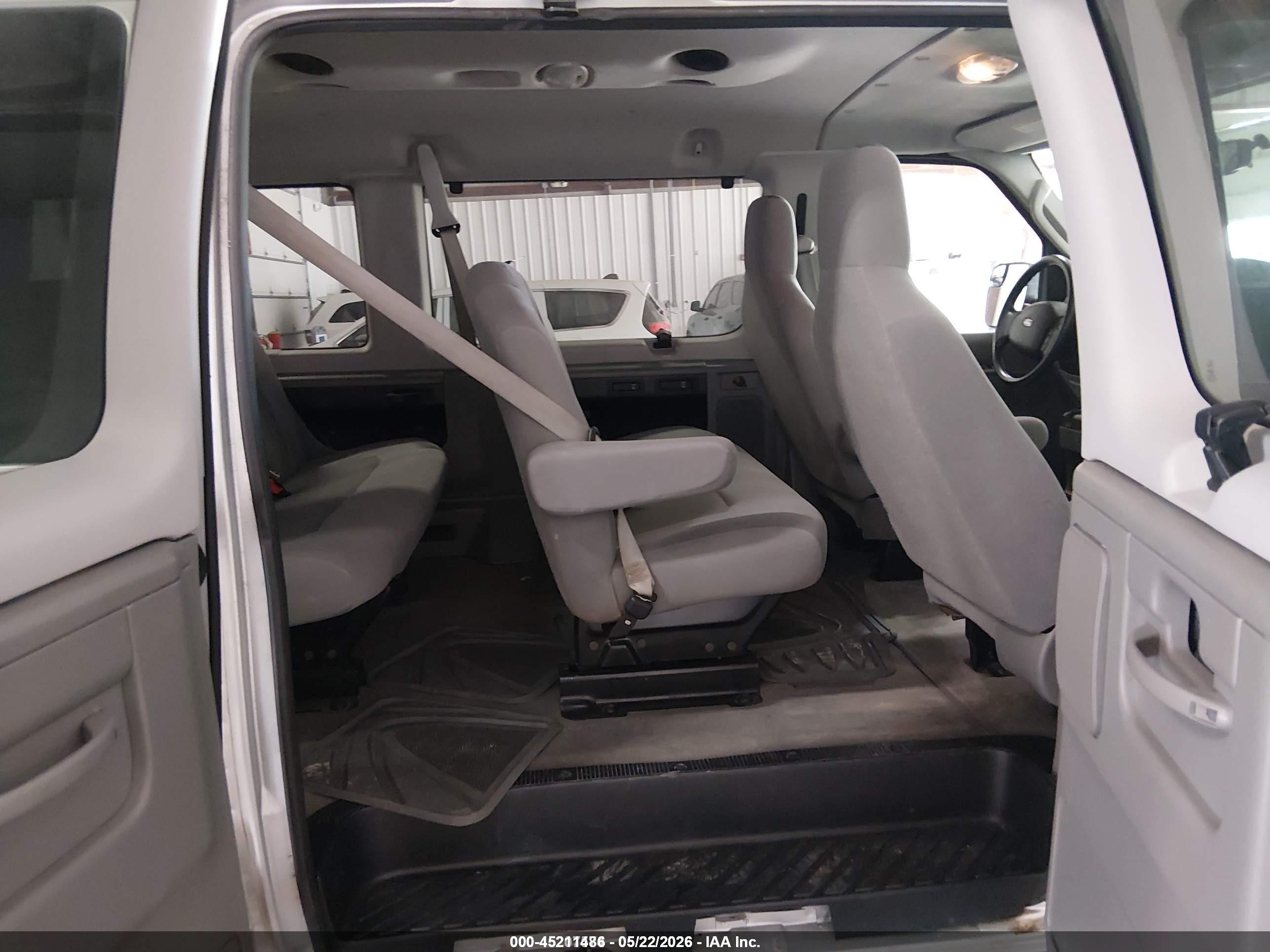 2012 Ford E-350 Super Duty Xlt Серый vin: 1FBNE3BL6CDA61158