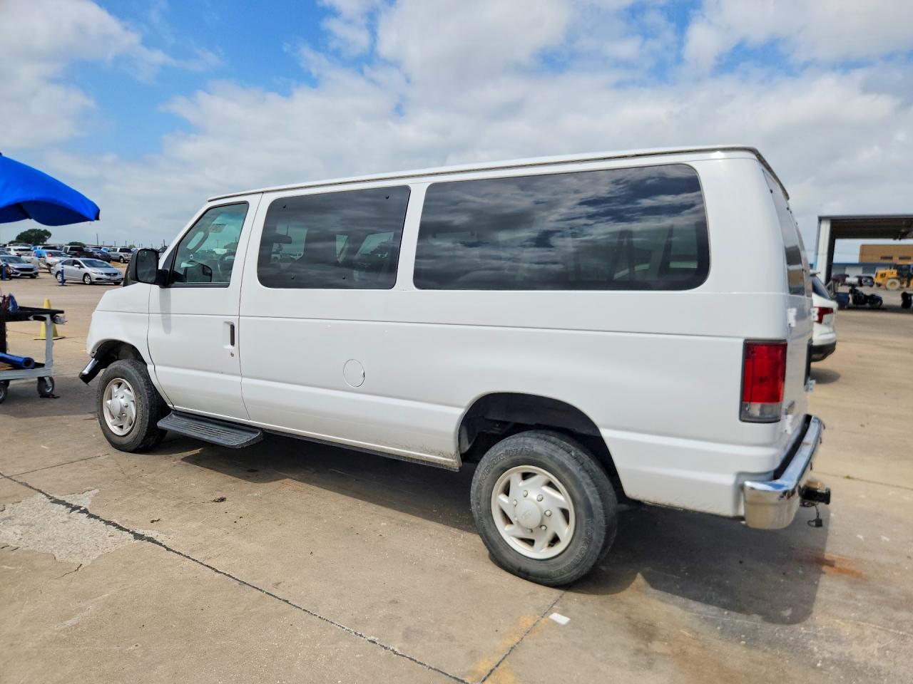 2014 Ford E-350 Super Duty White vin: 1FBNE3BL6EDA82336
