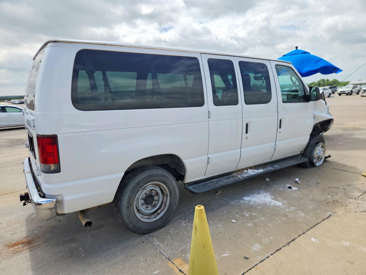 2014 Ford E-350 Super Duty White vin: 1FBNE3BL6EDA82336