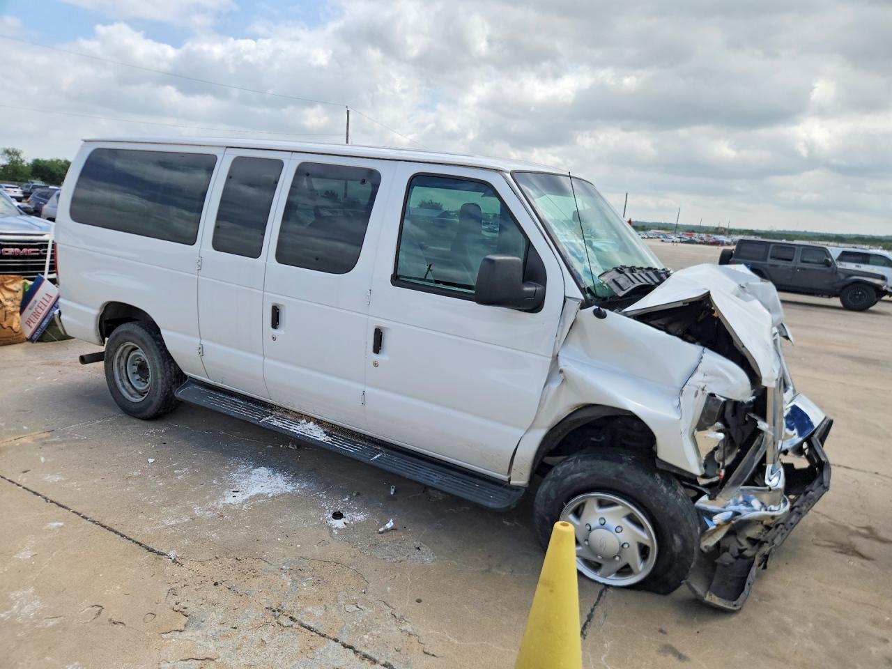 2014 Ford E-350 Super Duty White vin: 1FBNE3BL6EDA82336