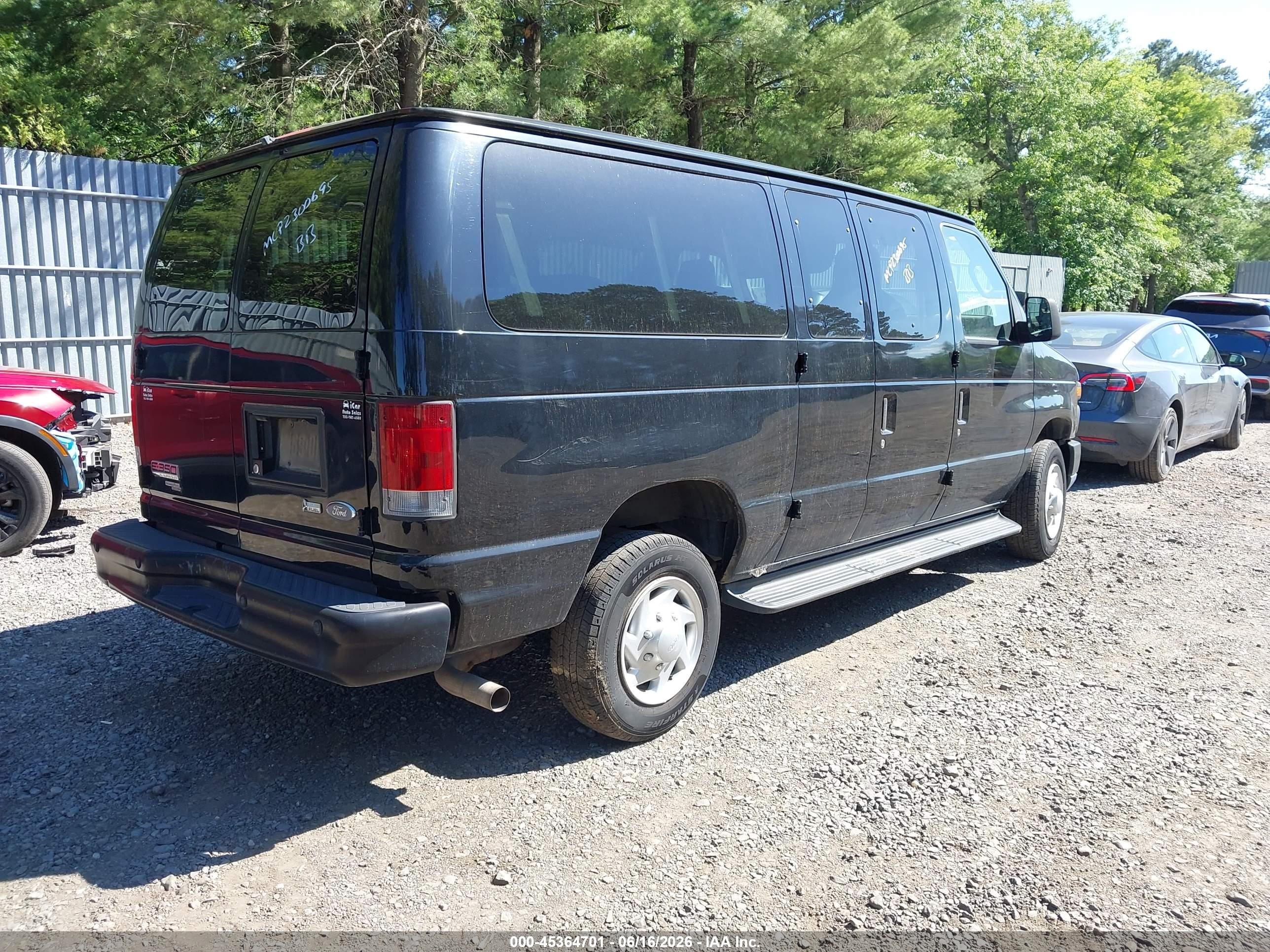 2011 Ford E-350 Super Duty Xl Black vin: 1FBNE3BL7BDA03204