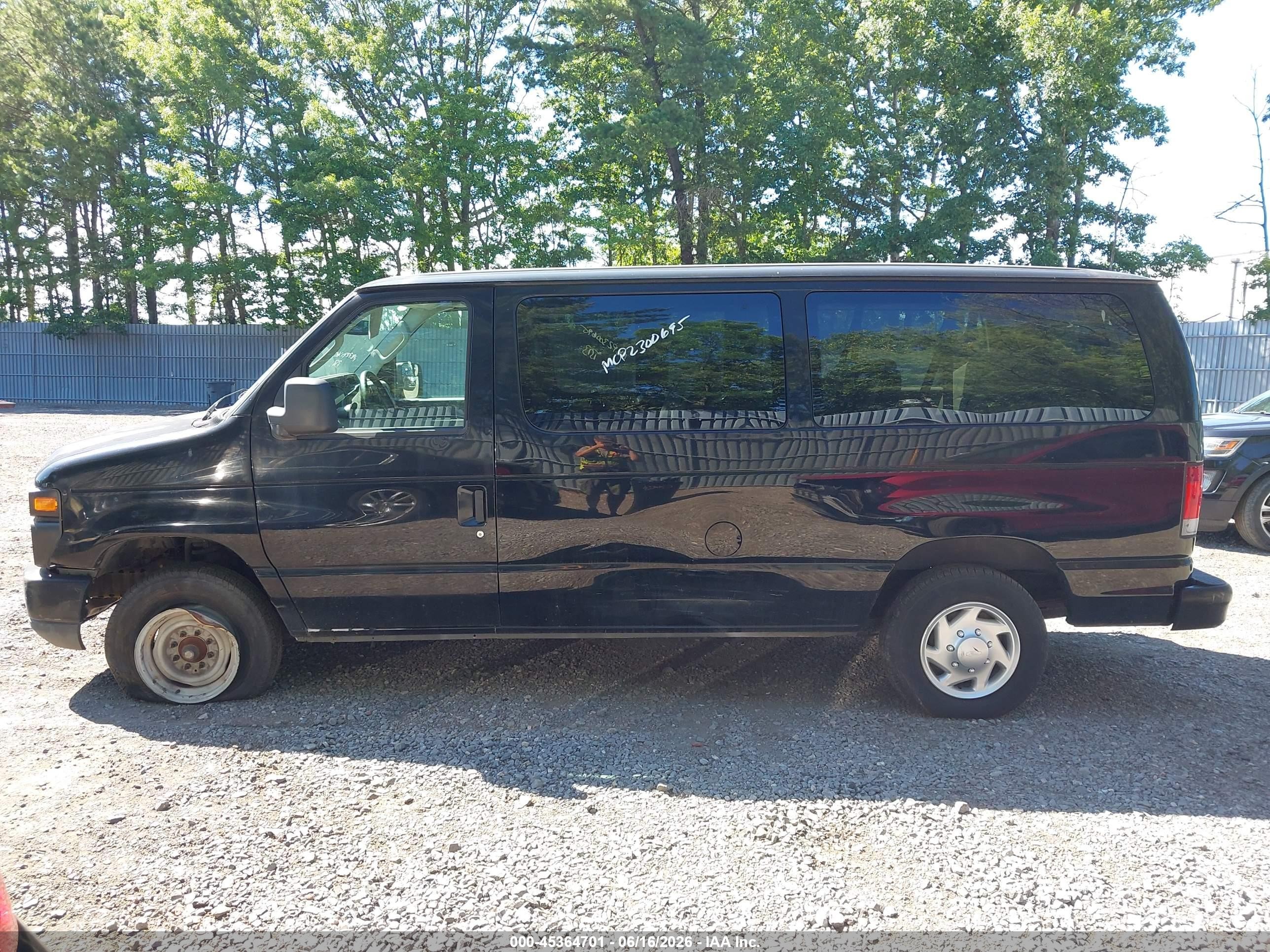 2011 Ford E-350 Super Duty Xl Black vin: 1FBNE3BL7BDA03204