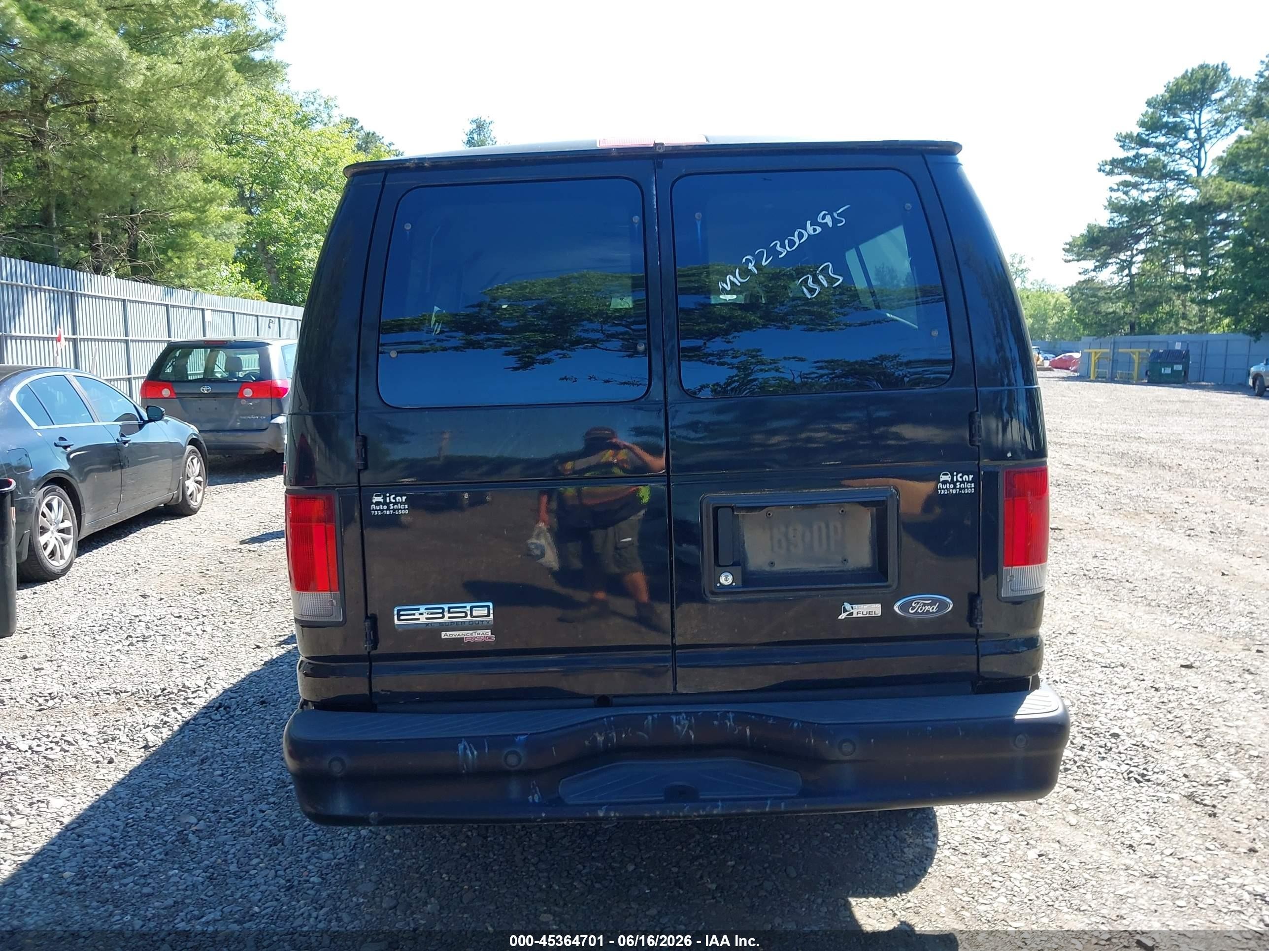 2011 Ford E-350 Super Duty Xl Black vin: 1FBNE3BL7BDA03204