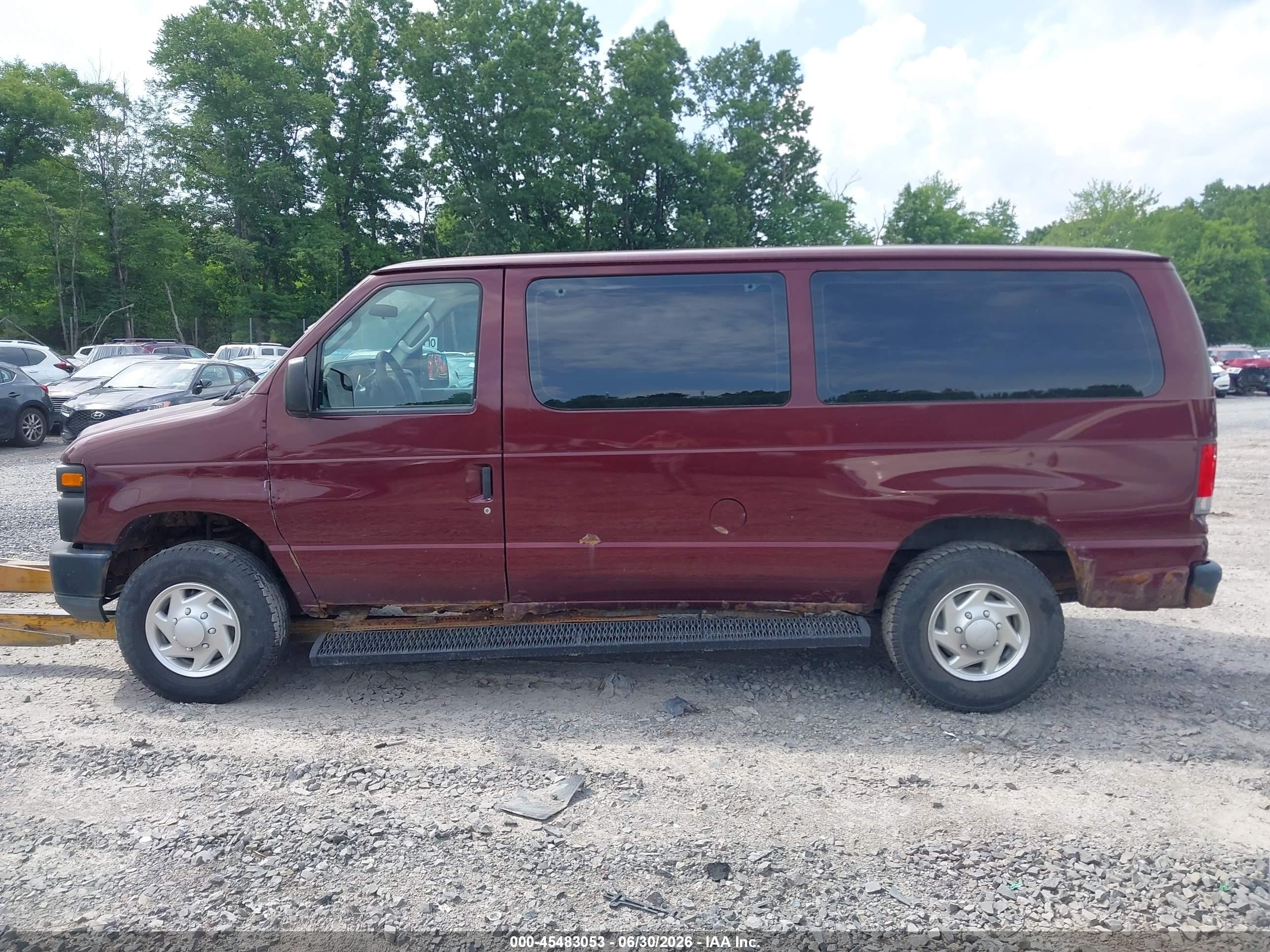 2011 Ford E-350 Super Duty Xl Burgundy vin: 1FBNE3BL7BDA34887