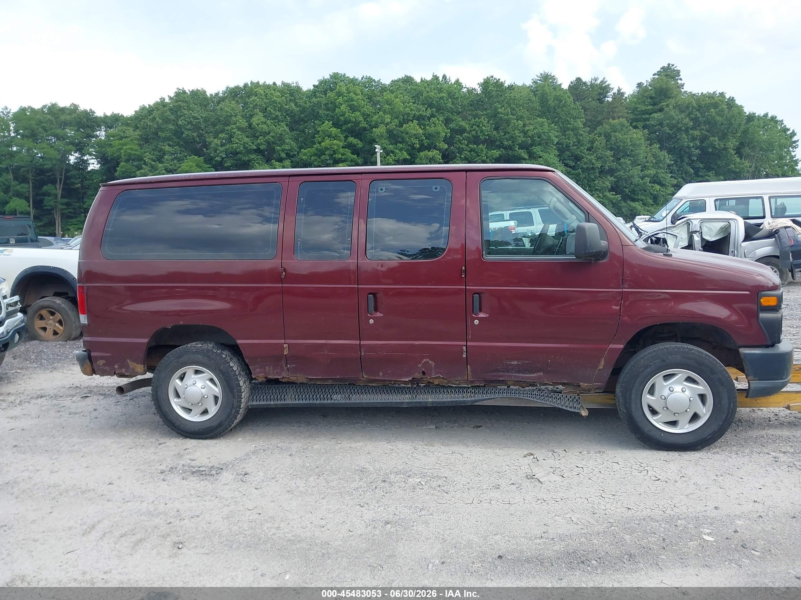2011 Ford E-350 Super Duty Xl Burgundy vin: 1FBNE3BL7BDA34887