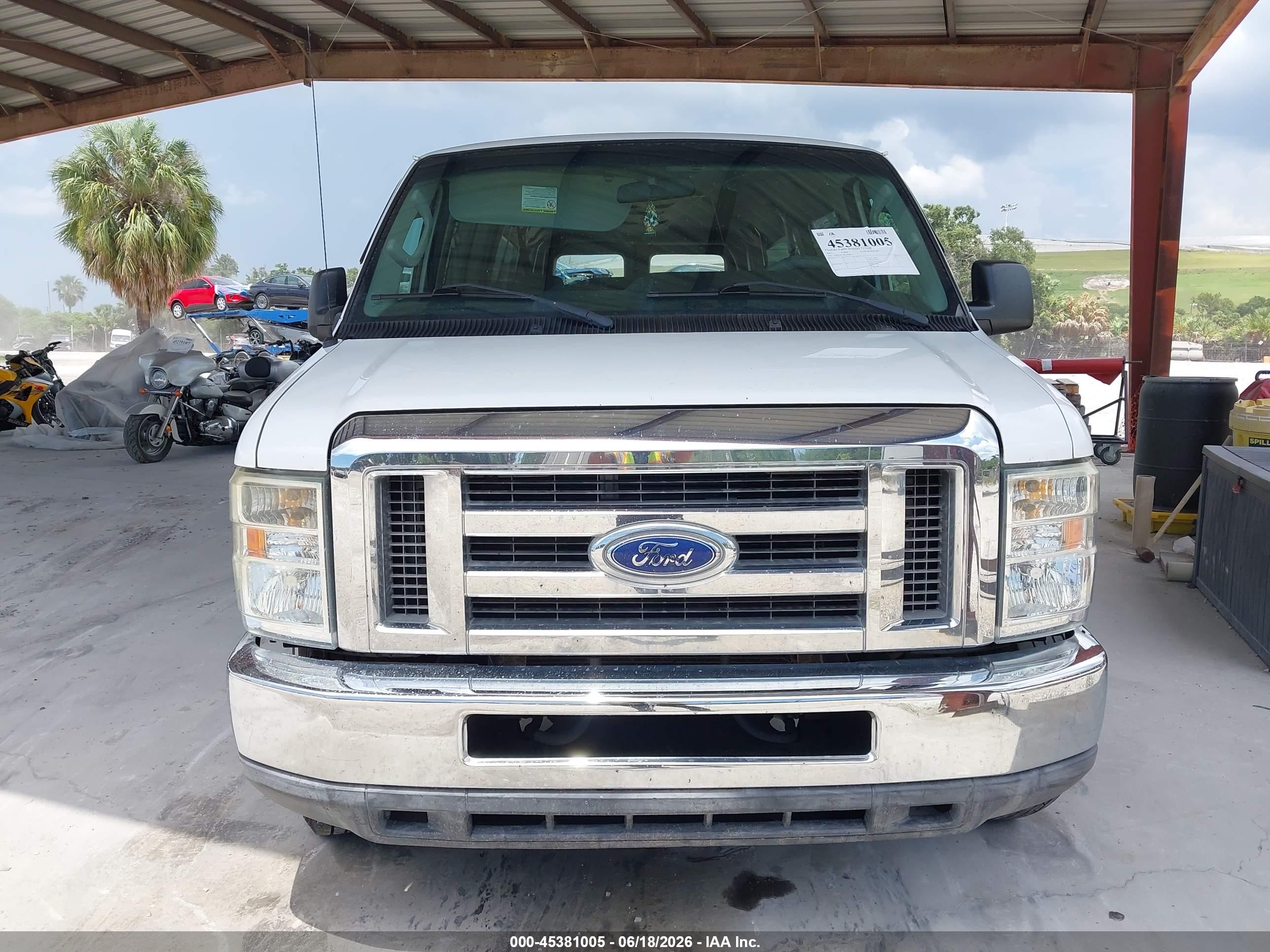 2011 Ford E-350 Super Duty Xlt White vin: 1FBNE3BL7BDA52869