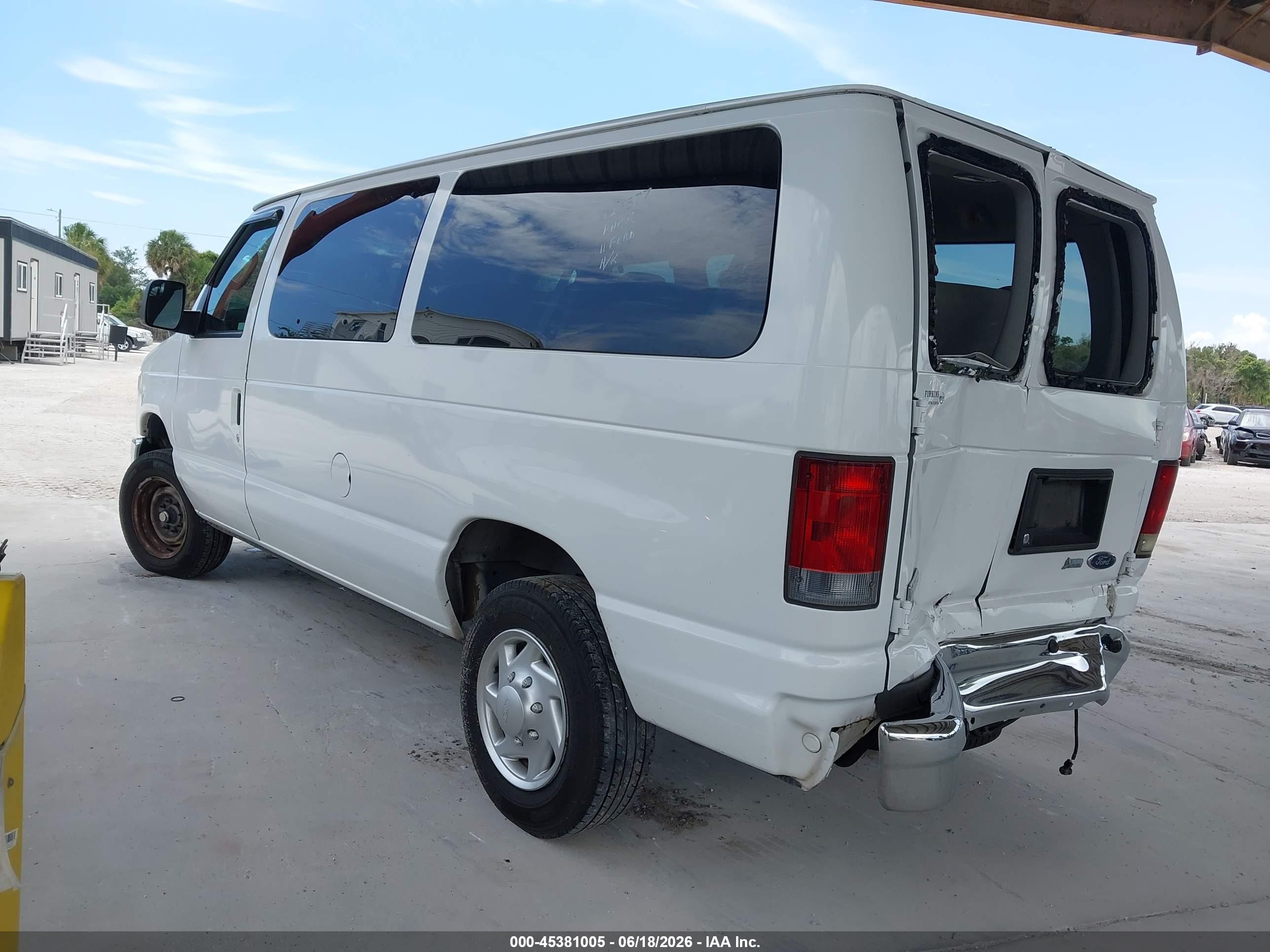 2011 Ford E-350 Super Duty Xlt White vin: 1FBNE3BL7BDA52869