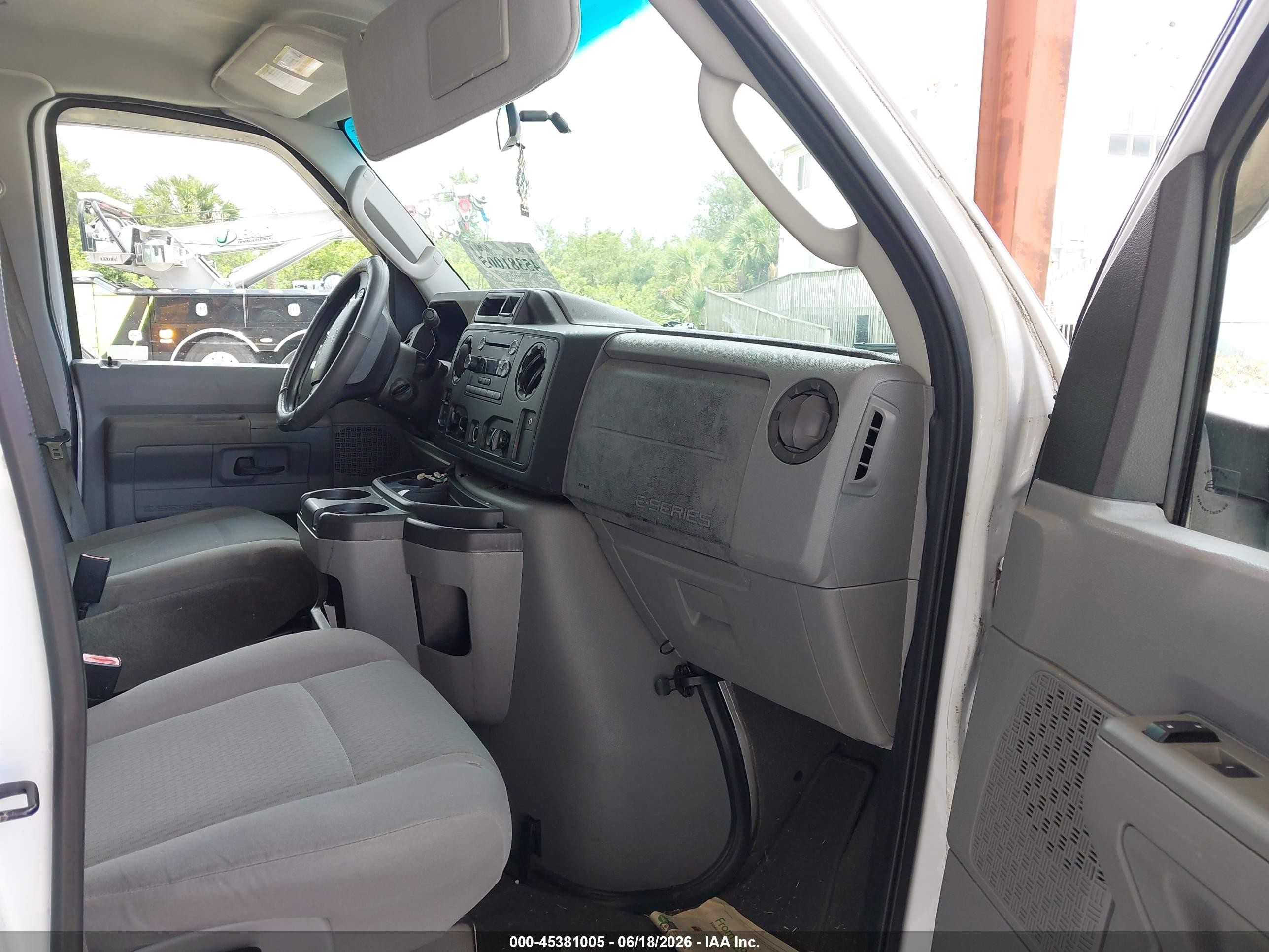 2011 Ford E-350 Super Duty Xlt White vin: 1FBNE3BL7BDA52869