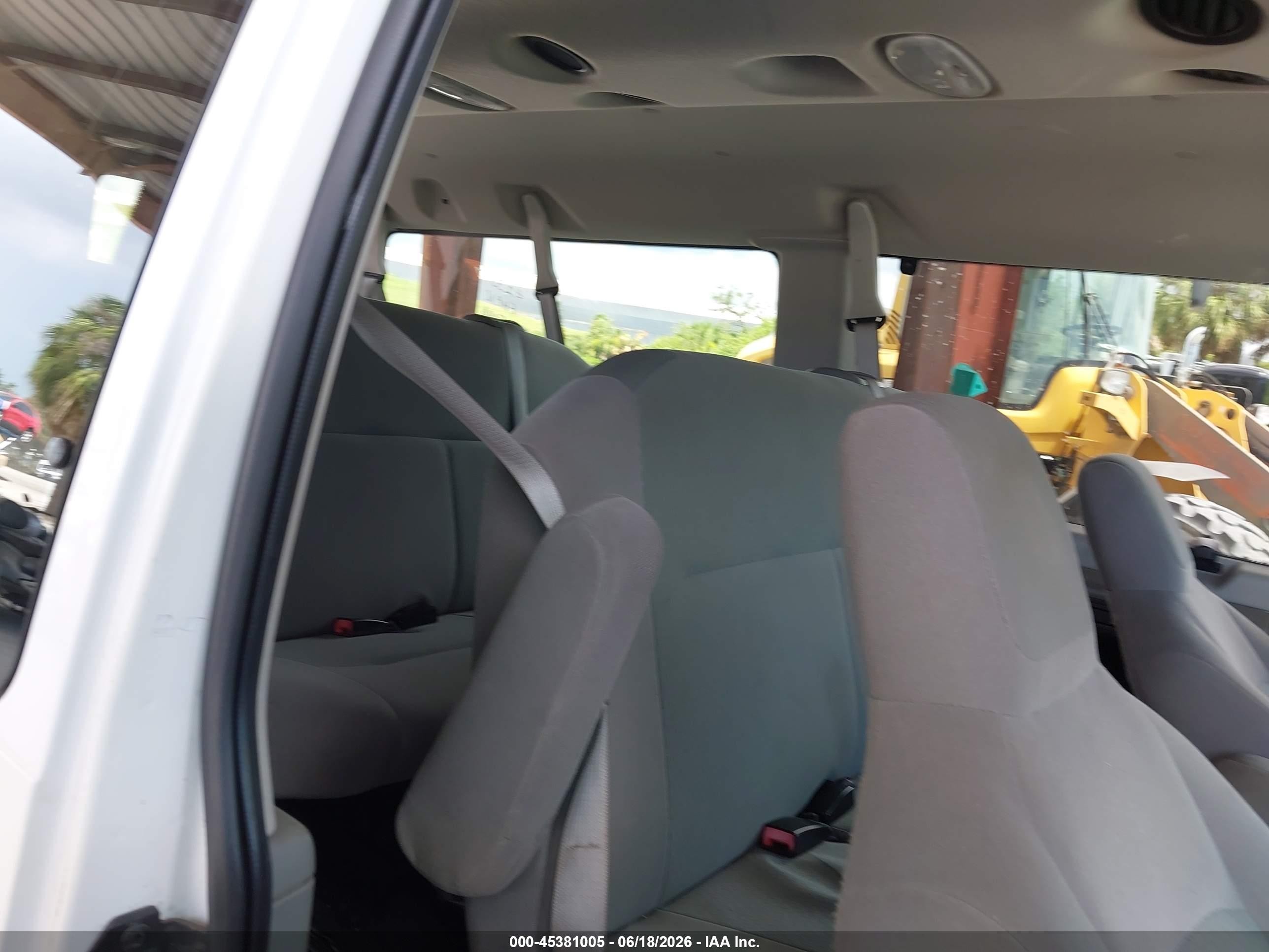 2011 Ford E-350 Super Duty Xlt White vin: 1FBNE3BL7BDA52869