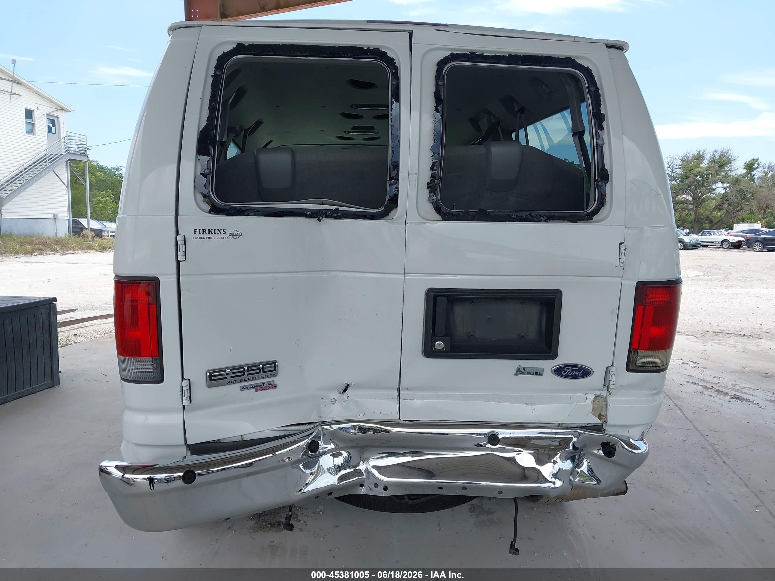 2011 Ford E-350 Super Duty Xlt White vin: 1FBNE3BL7BDA52869