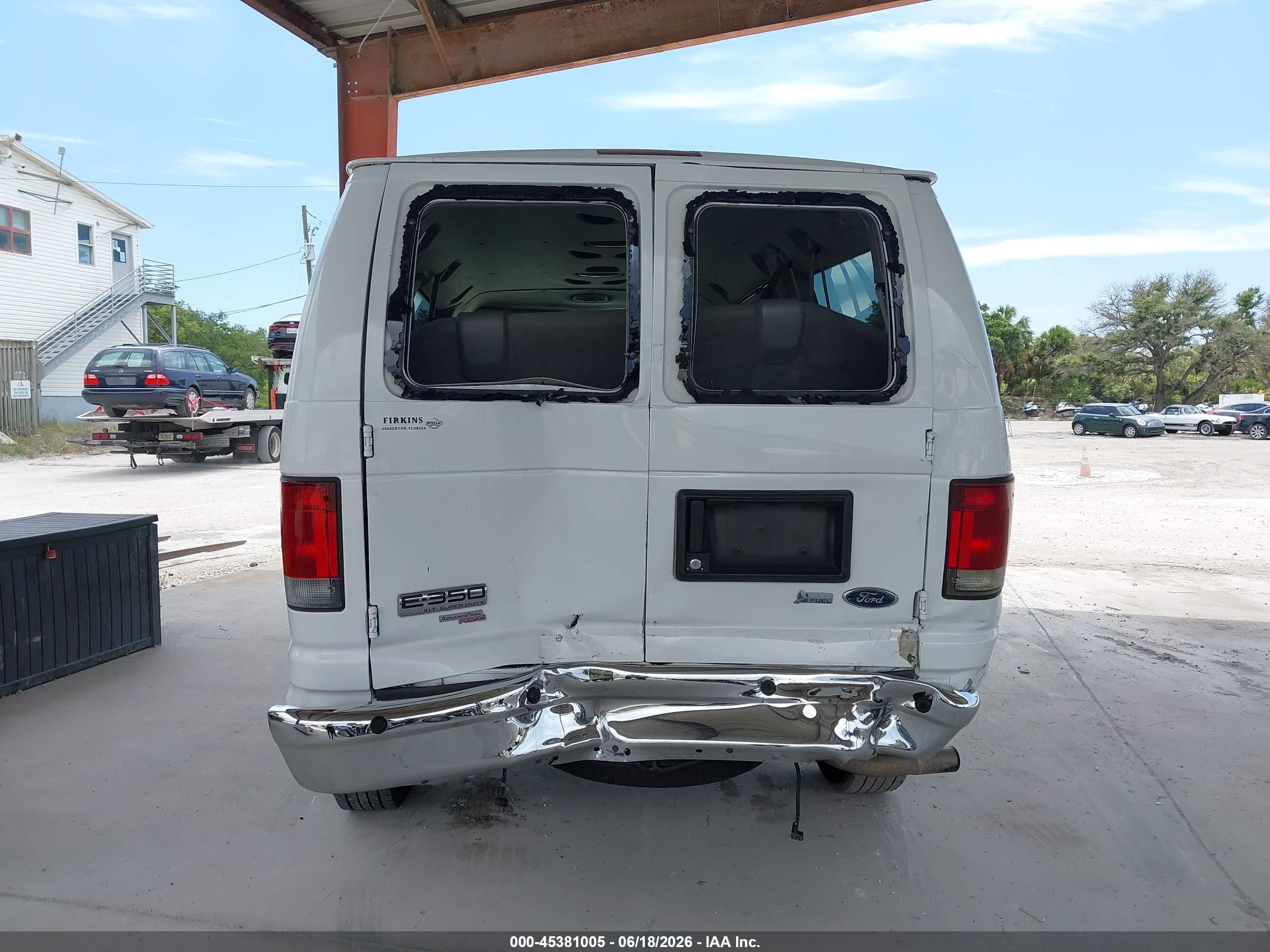 2011 Ford E-350 Super Duty Xlt White vin: 1FBNE3BL7BDA52869