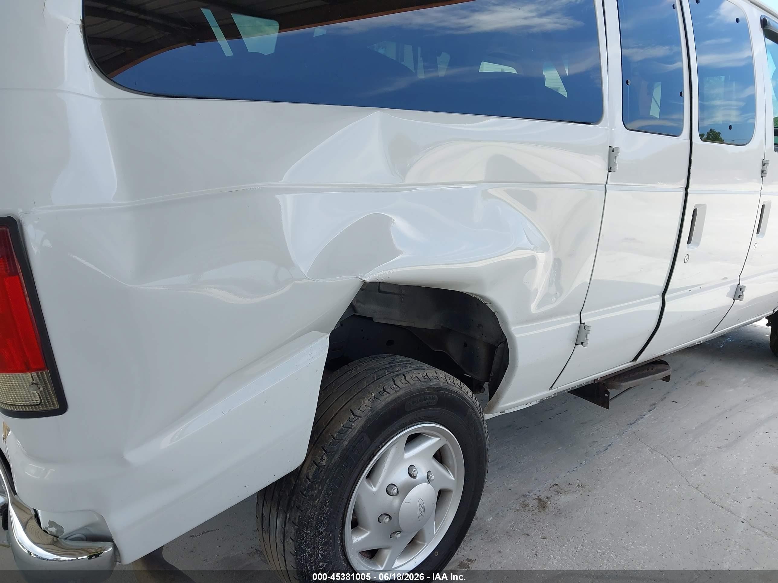 2011 Ford E-350 Super Duty Xlt White vin: 1FBNE3BL7BDA52869