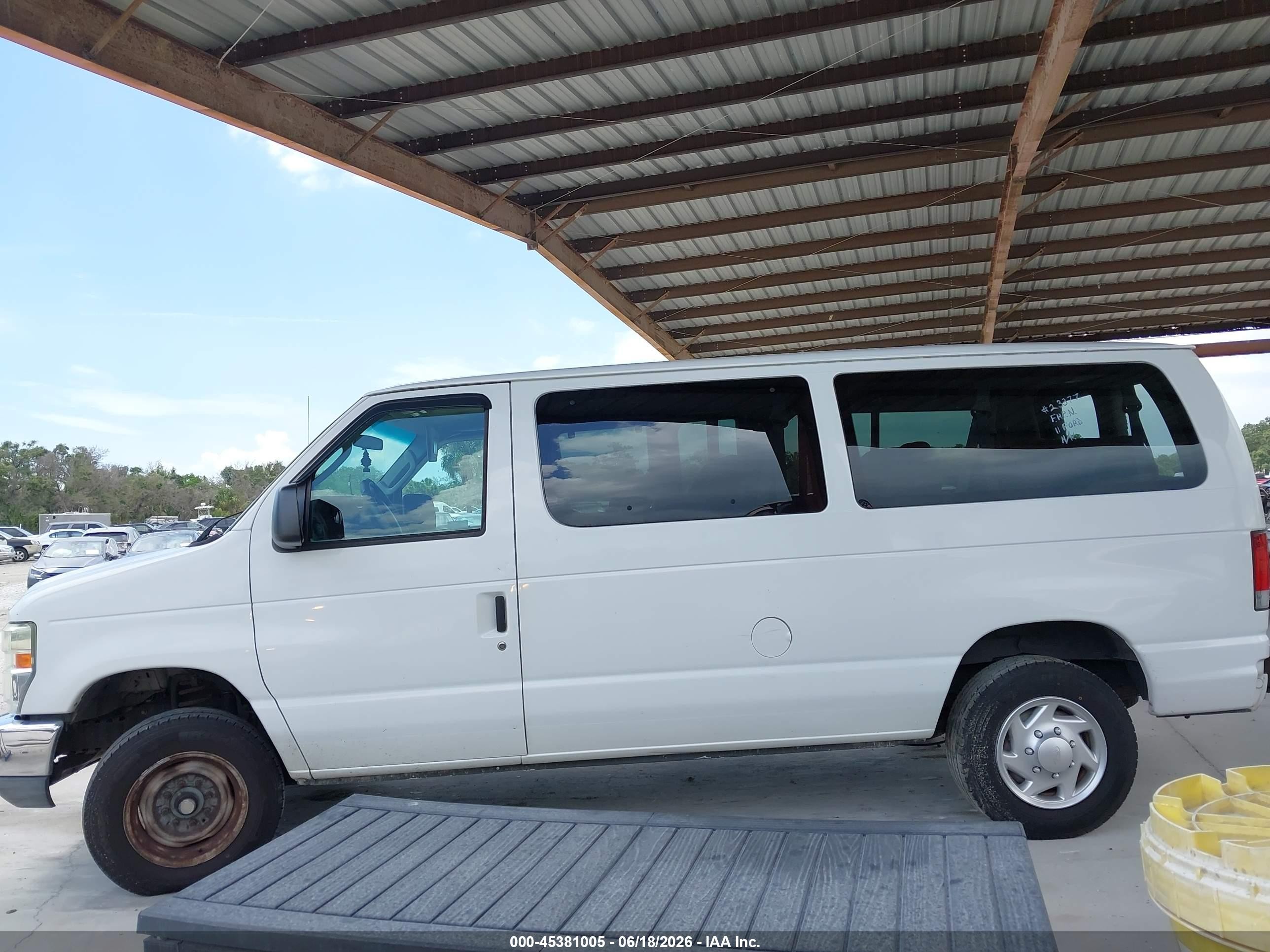 2011 Ford E-350 Super Duty Xlt White vin: 1FBNE3BL7BDA52869