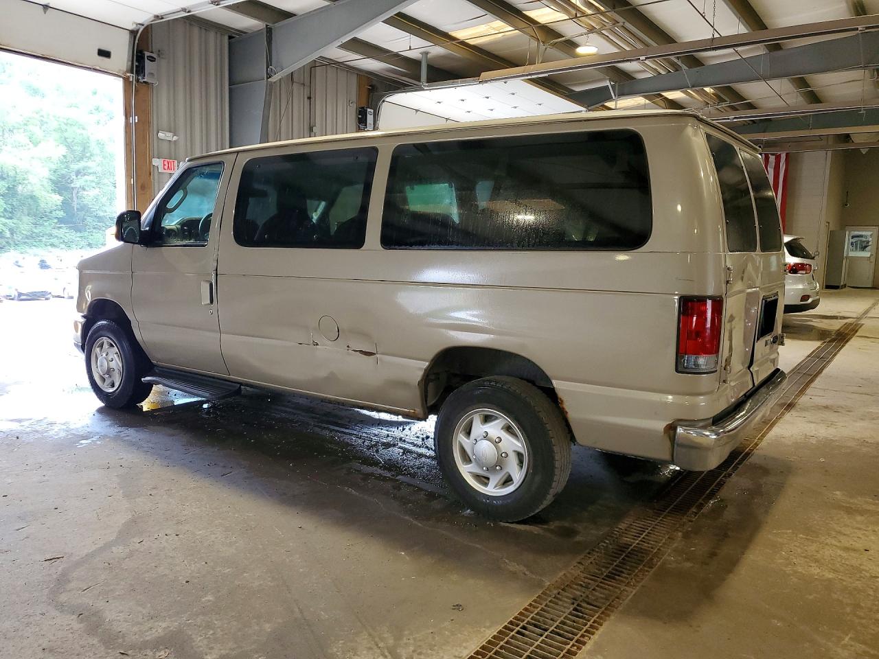 2012 Ford Econoline E350 Super Duty Wagon Tan vin: 1FBNE3BL7CDA23549