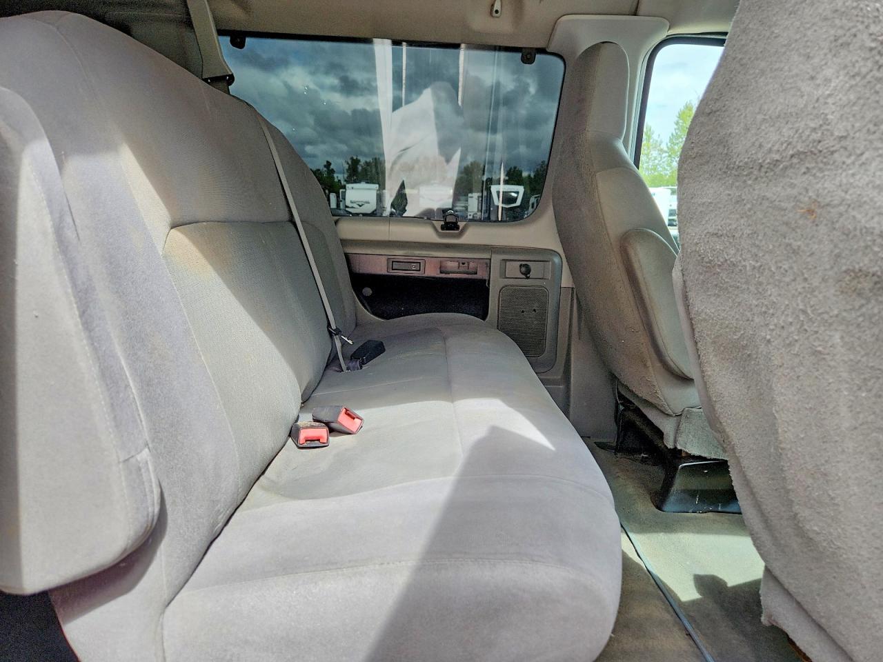 2012 Ford Econoline Silver vin: 1FBNE3BL7CDA61105