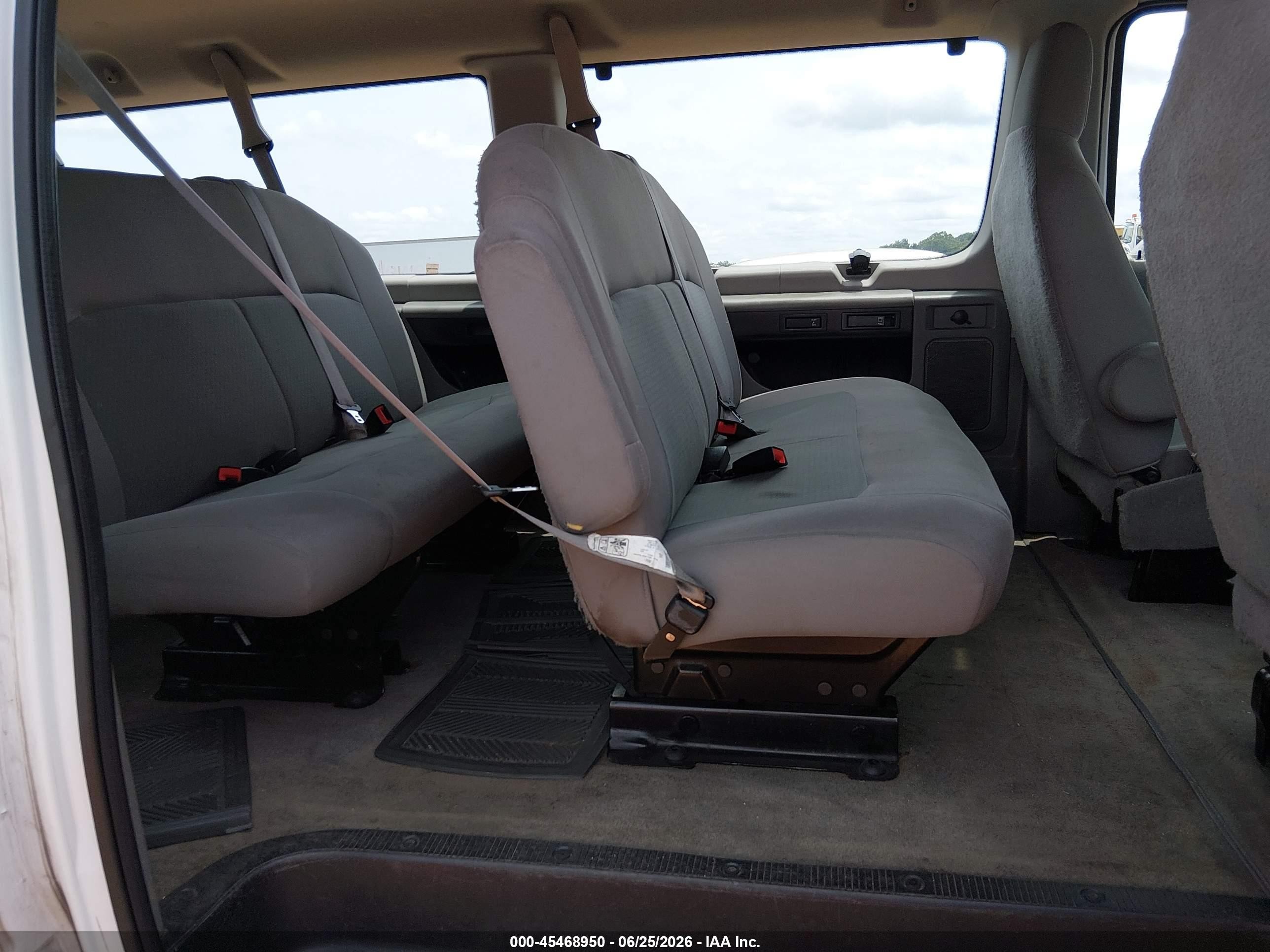 2014 Ford E-350 Super Duty Xlt Белый vin: 1FBNE3BL7EDB04019