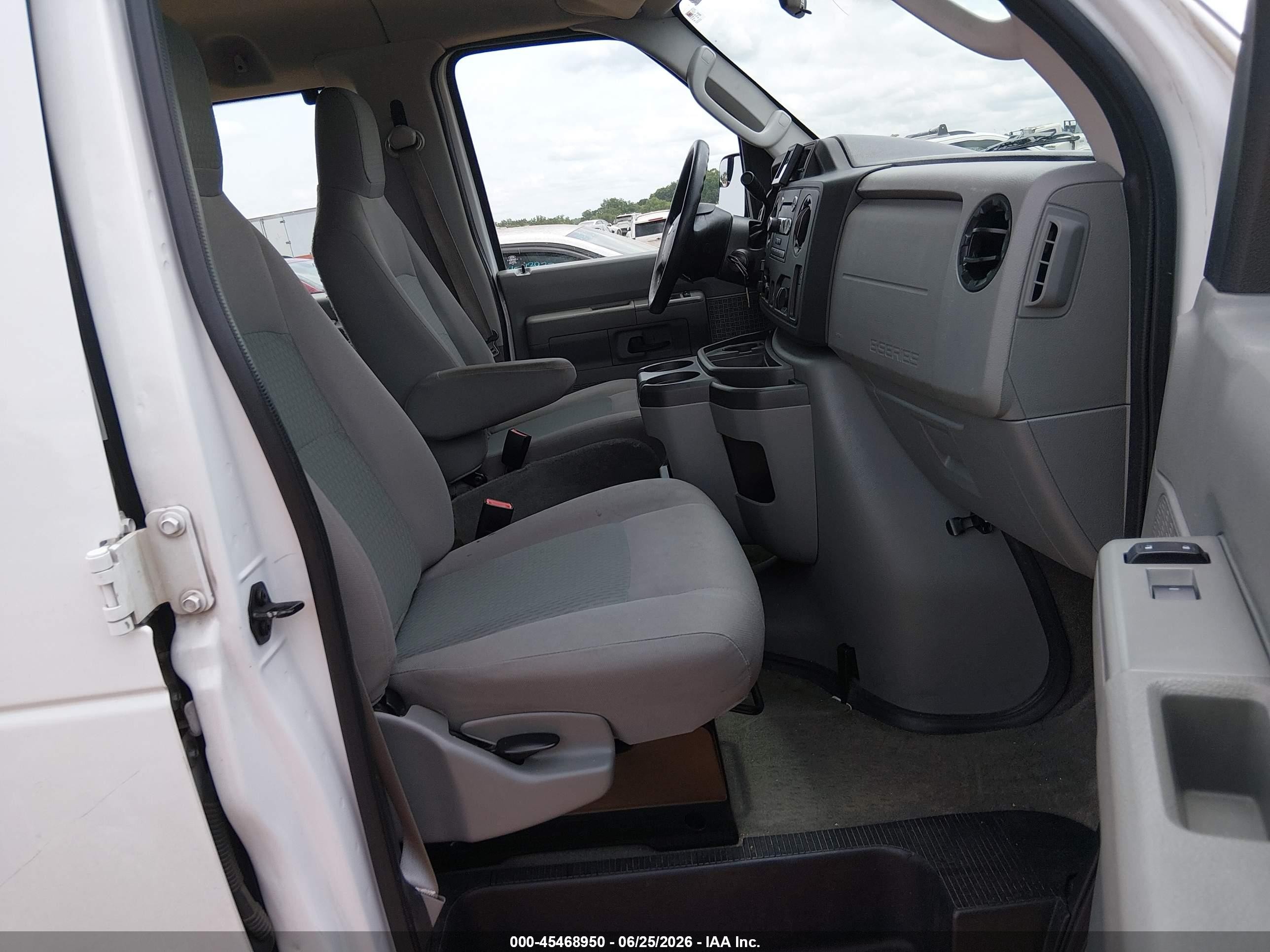 2014 Ford E-350 Super Duty Xlt Белый vin: 1FBNE3BL7EDB04019