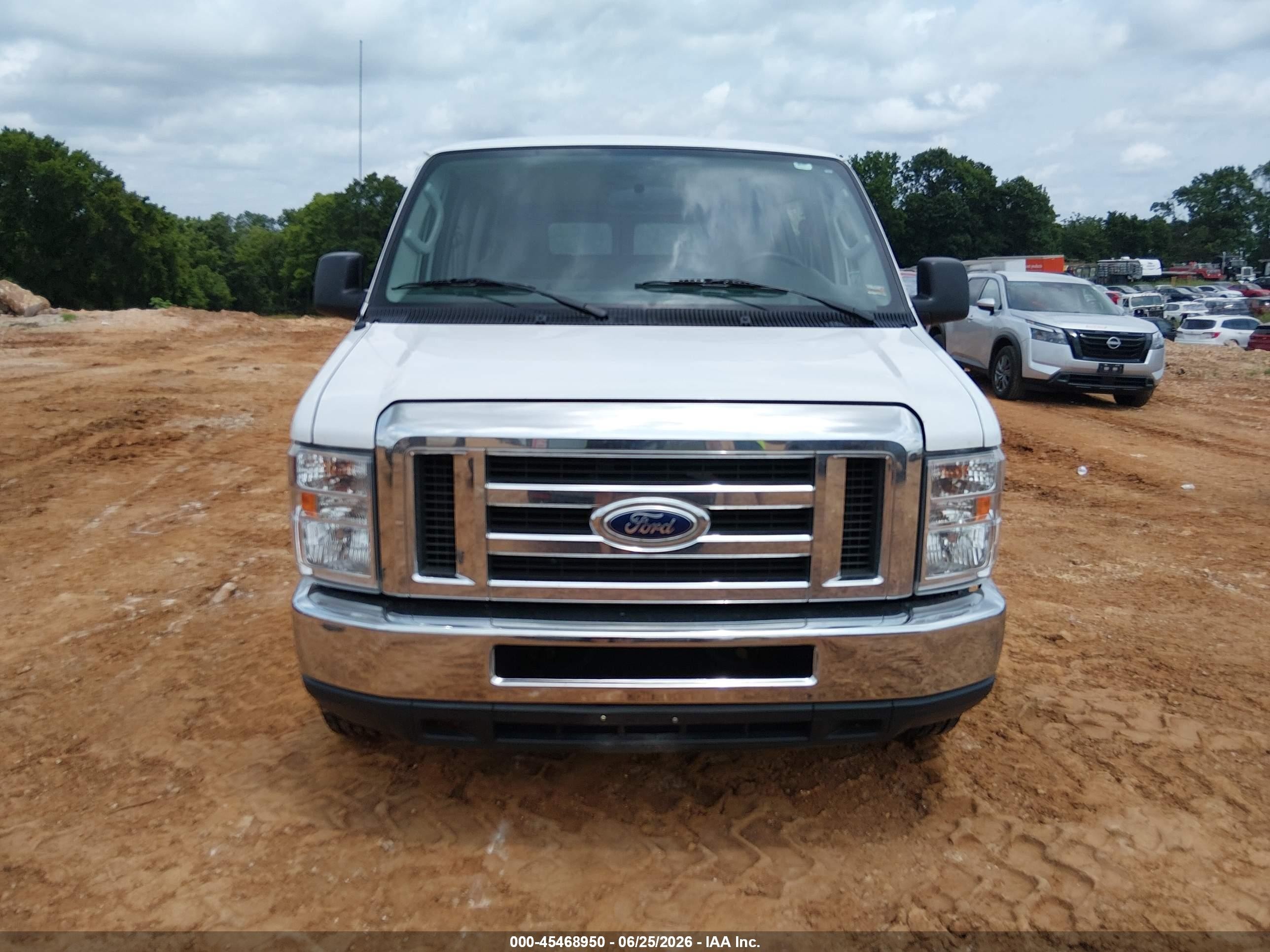 2014 Ford E-350 Super Duty Xlt Белый vin: 1FBNE3BL7EDB04019