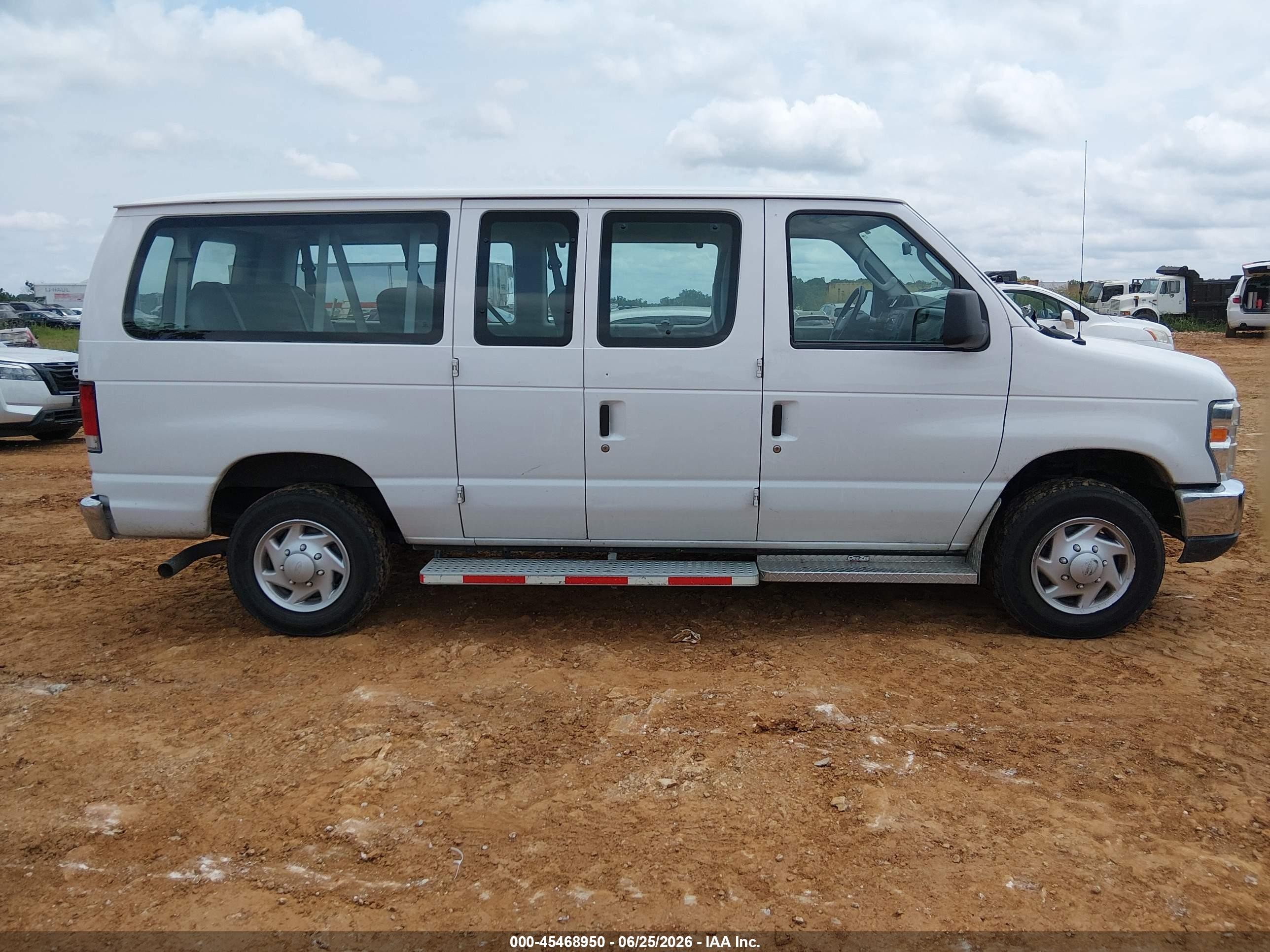 2014 Ford E-350 Super Duty Xlt Белый vin: 1FBNE3BL7EDB04019