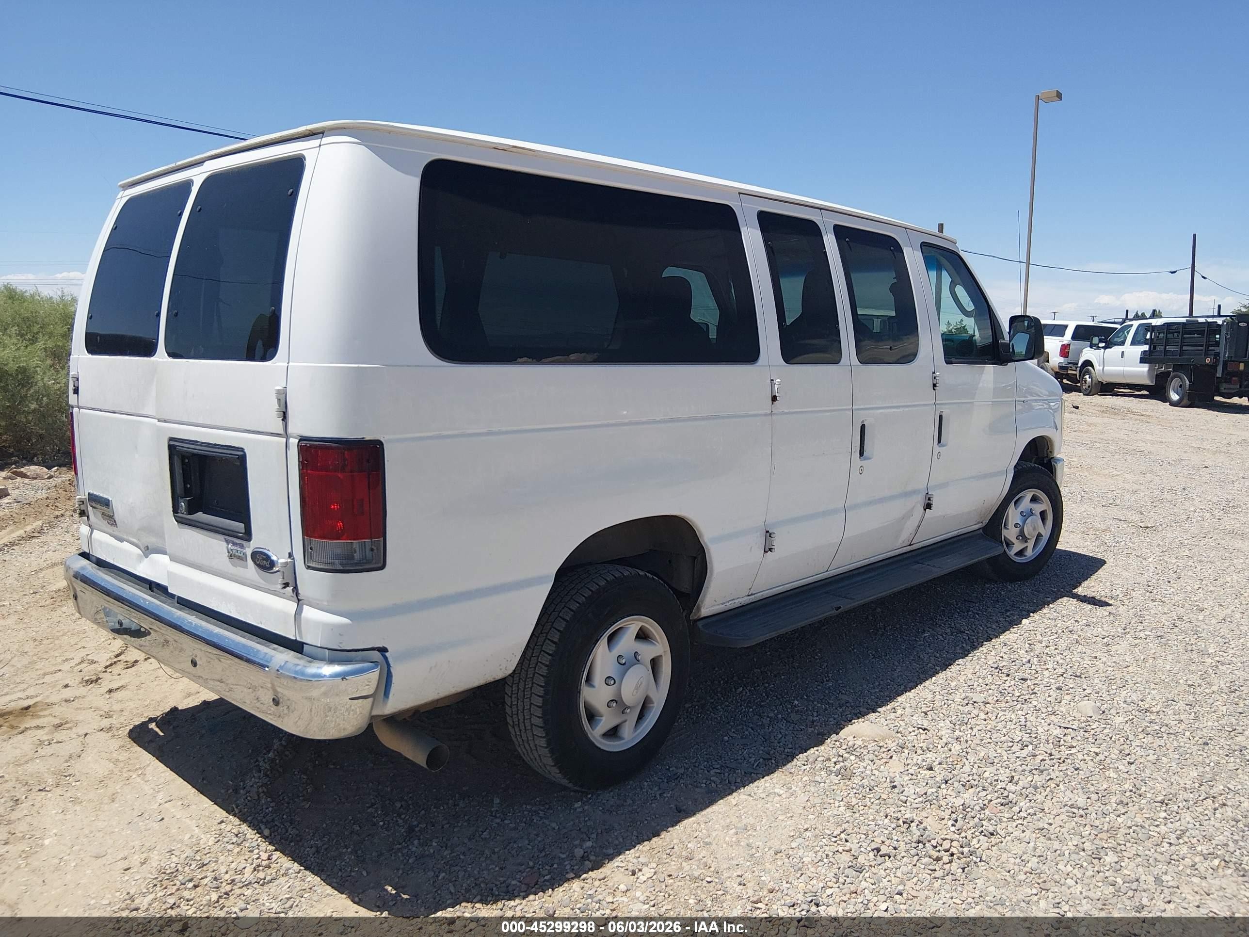2010 Ford E-350 Super Duty Xl/xlt Белый vin: 1FBNE3BL8ADA16543