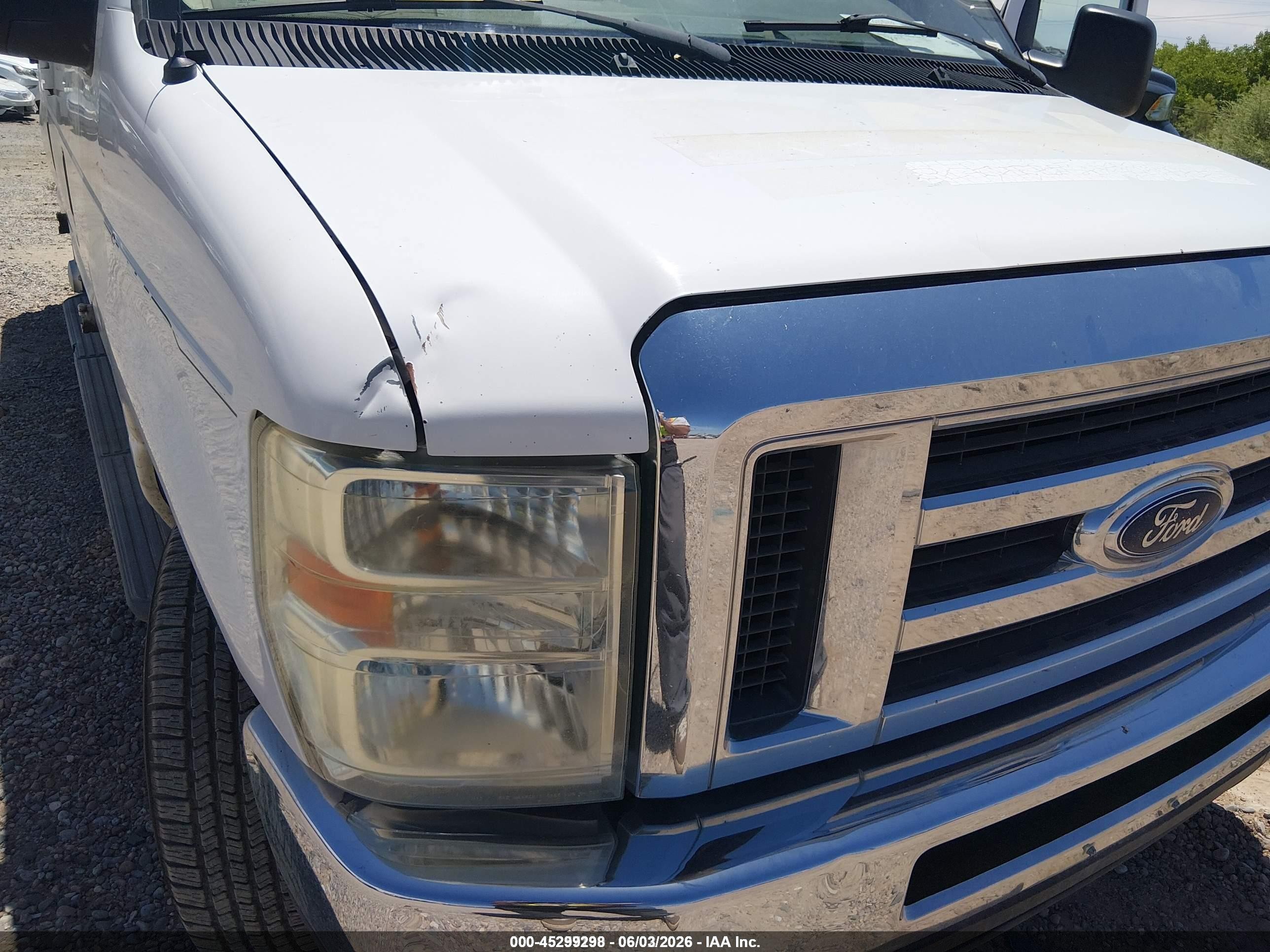 2010 Ford E-350 Super Duty Xl/xlt Белый vin: 1FBNE3BL8ADA16543