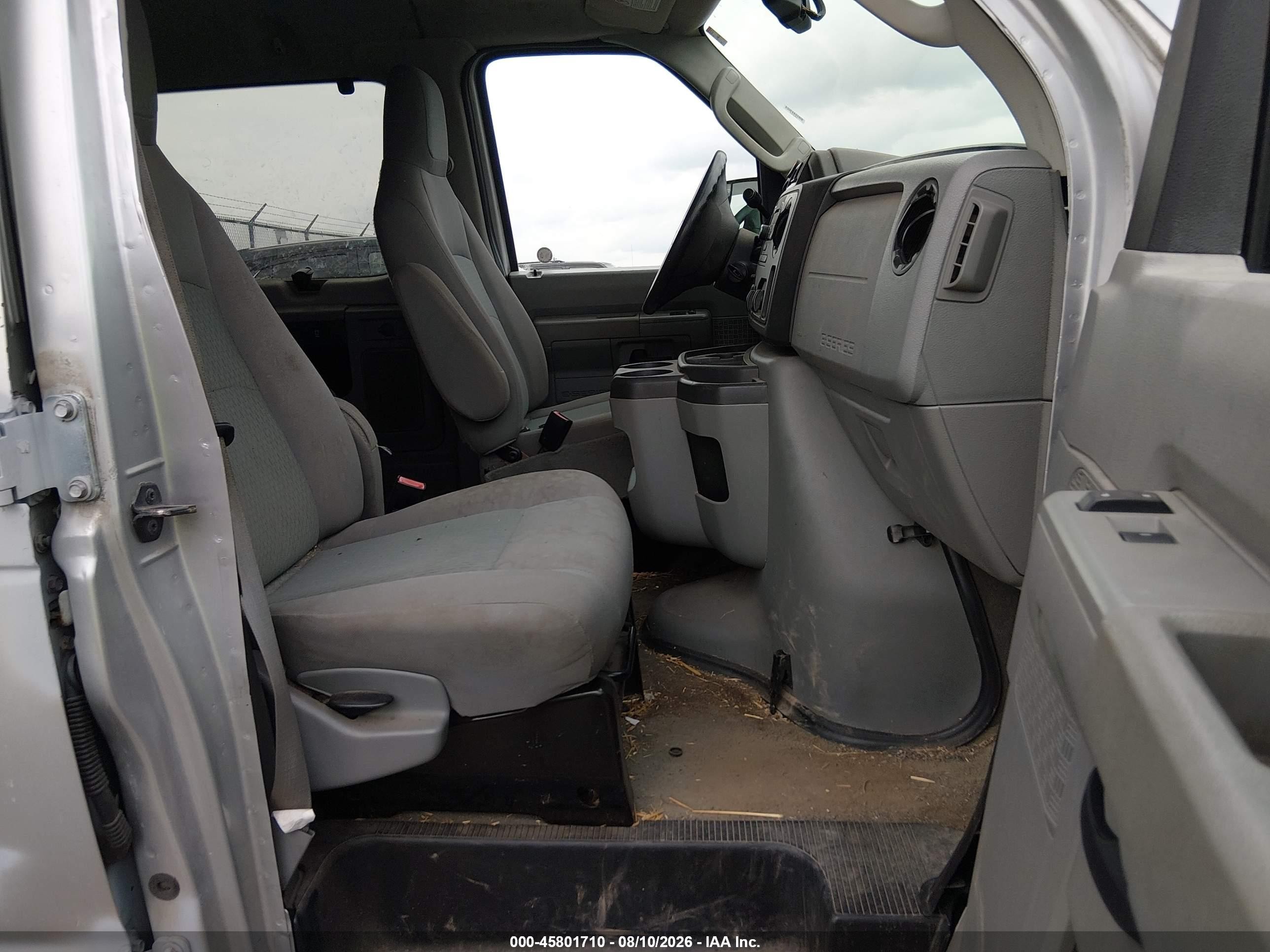 2013 Ford E-350 Super Duty Xlt Silver vin: 1FBNE3BL8DDB09180