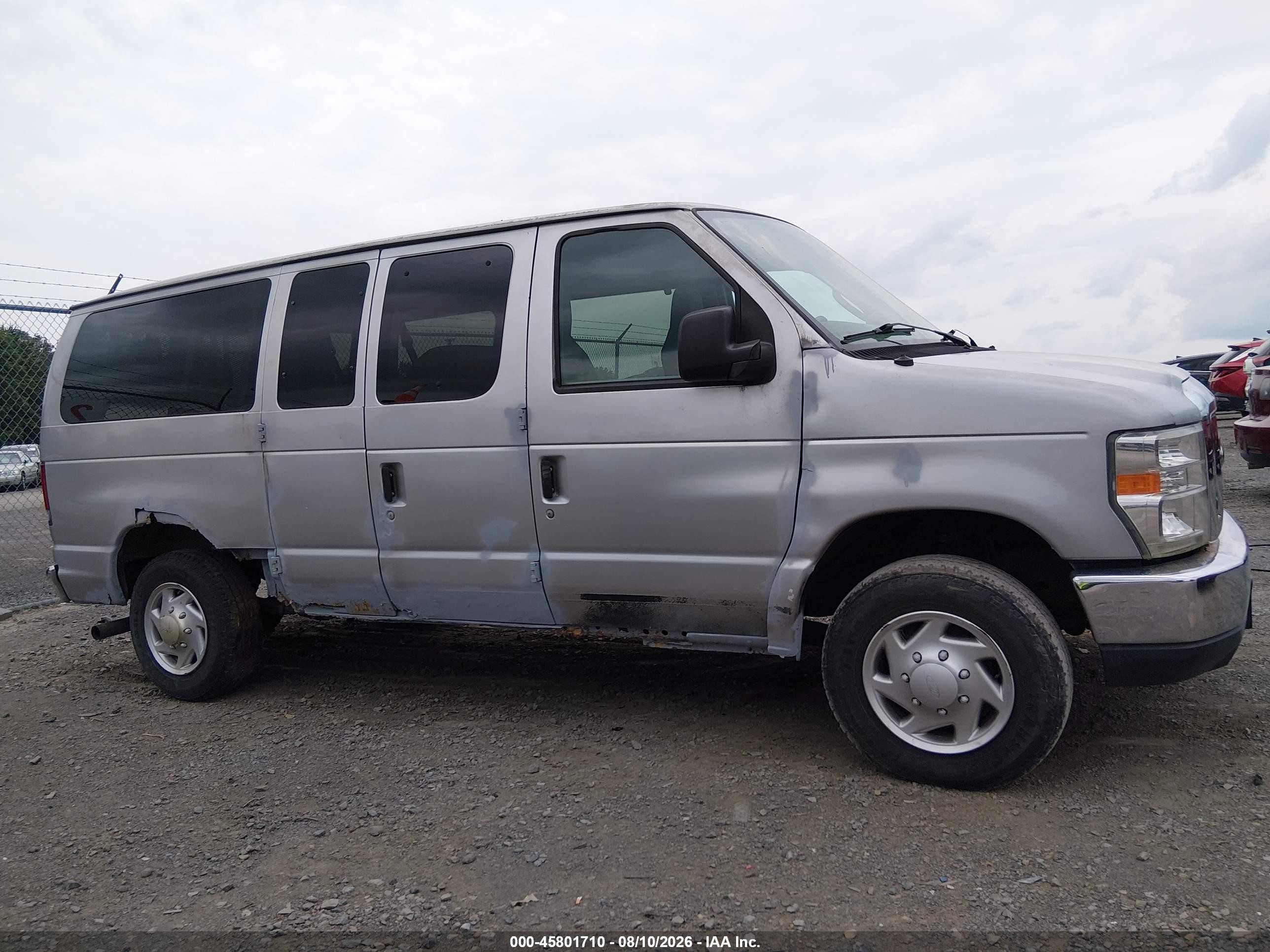 2013 Ford E-350 Super Duty Xlt Silver vin: 1FBNE3BL8DDB09180