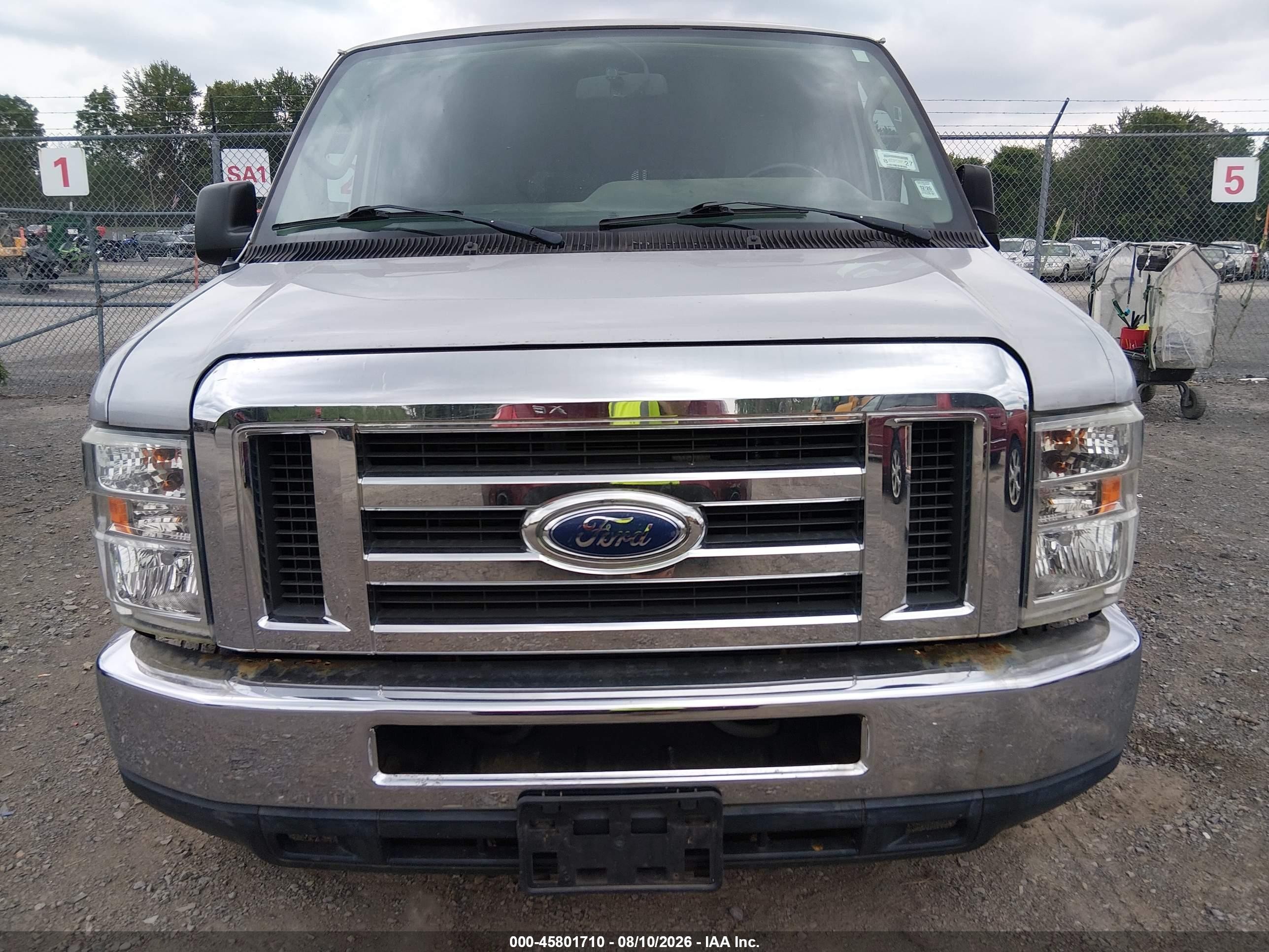 2013 Ford E-350 Super Duty Xlt Silver vin: 1FBNE3BL8DDB09180