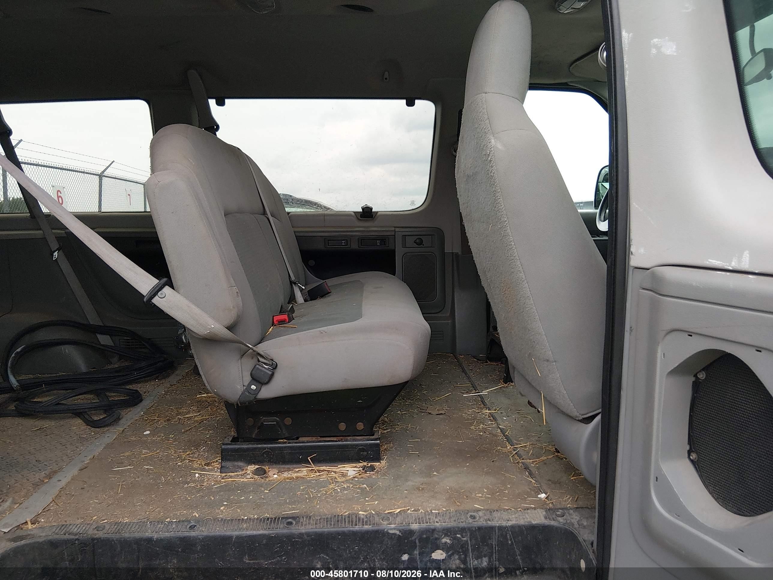 2013 Ford E-350 Super Duty Xlt Silver vin: 1FBNE3BL8DDB09180