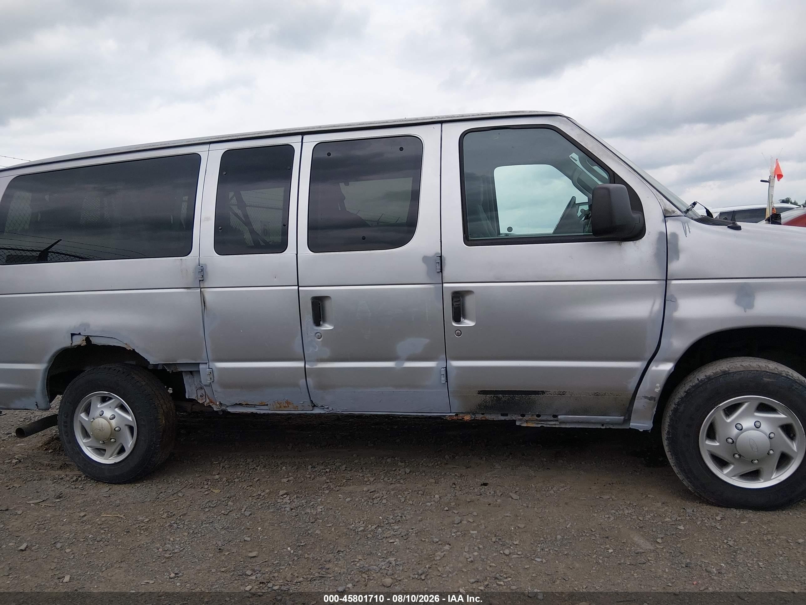 2013 Ford E-350 Super Duty Xlt Silver vin: 1FBNE3BL8DDB09180
