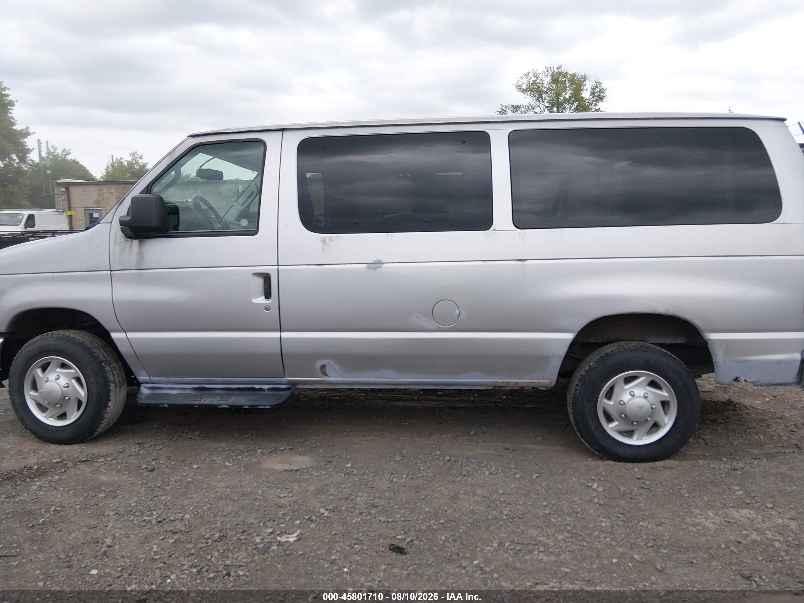 2013 Ford E-350 Super Duty Xlt Silver vin: 1FBNE3BL8DDB09180