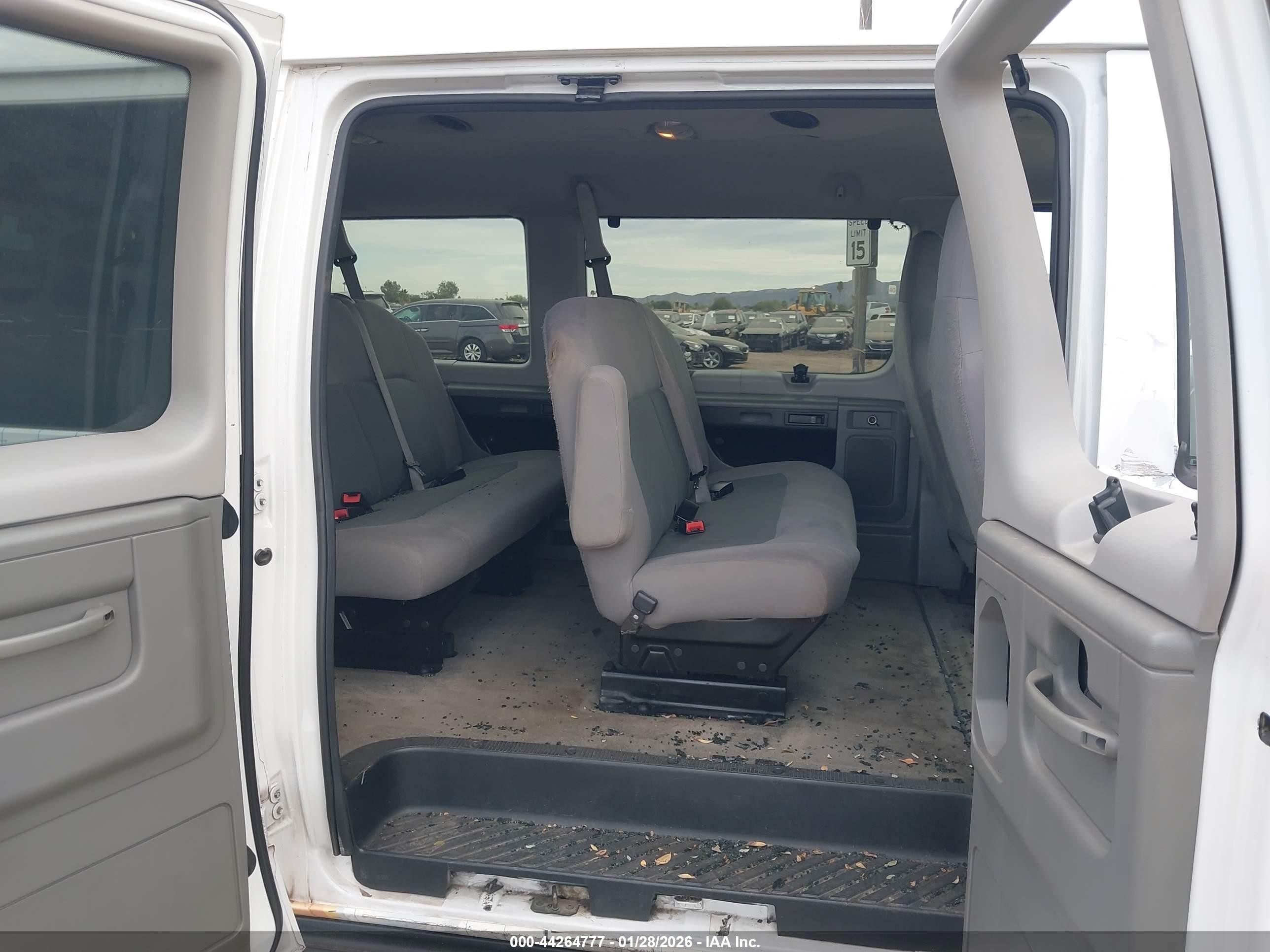 2014 Ford E-350 Super Duty Xlt White vin: 1FBNE3BL8EDA51377