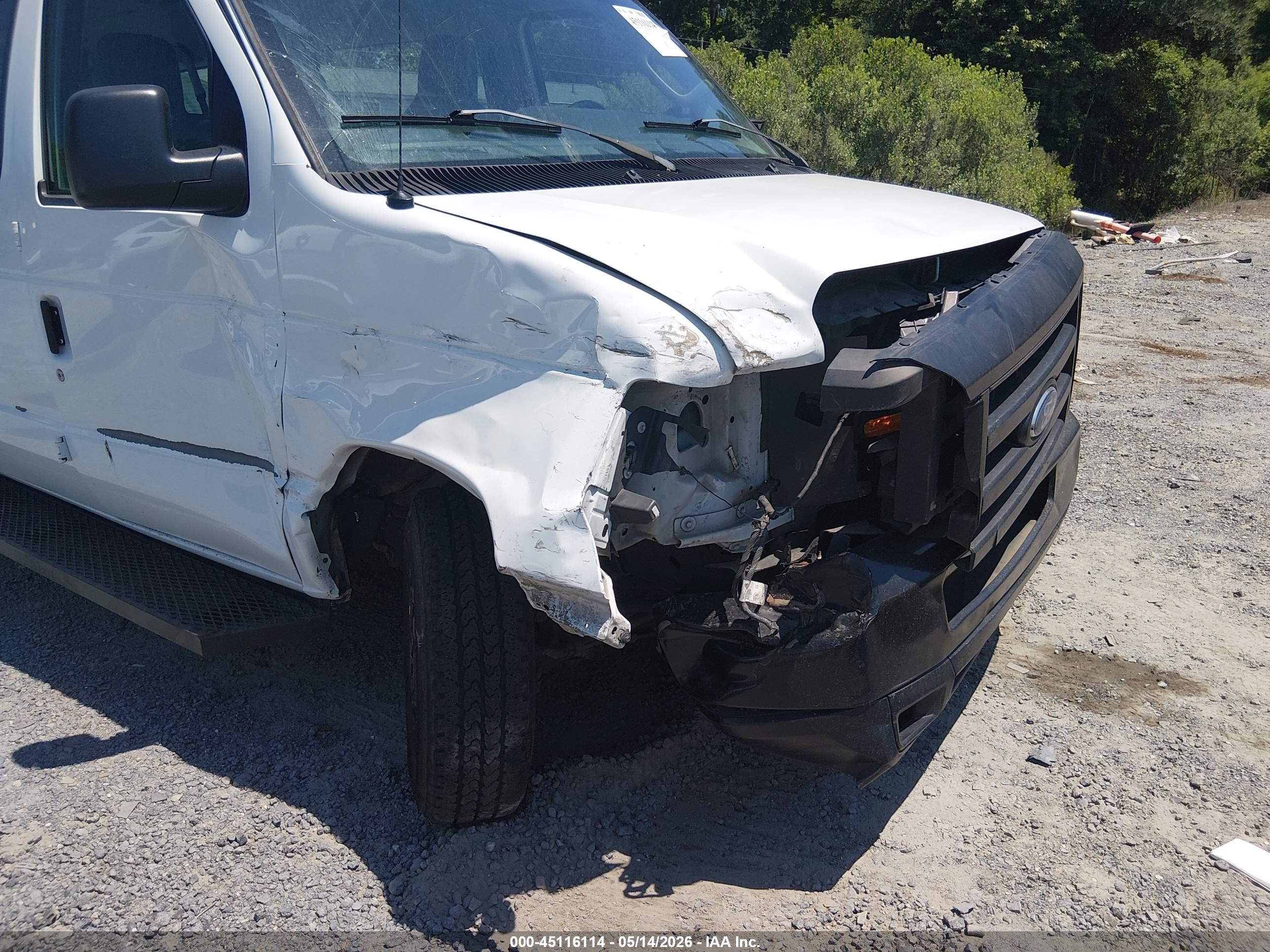 2011 Ford E-350 Super Duty Xl White vin: 1FBNE3BL9BDA64490