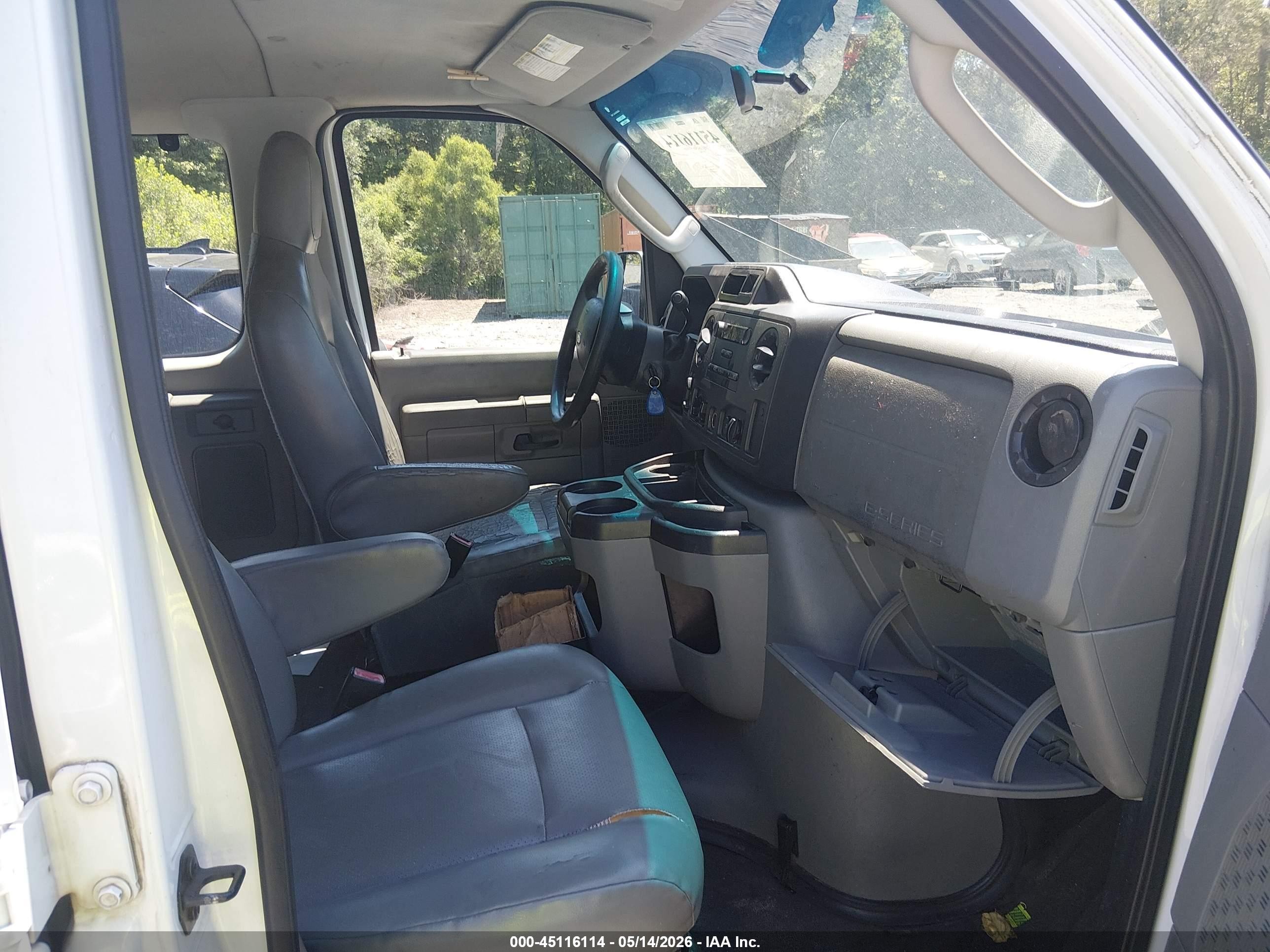 2011 Ford E-350 Super Duty Xl White vin: 1FBNE3BL9BDA64490