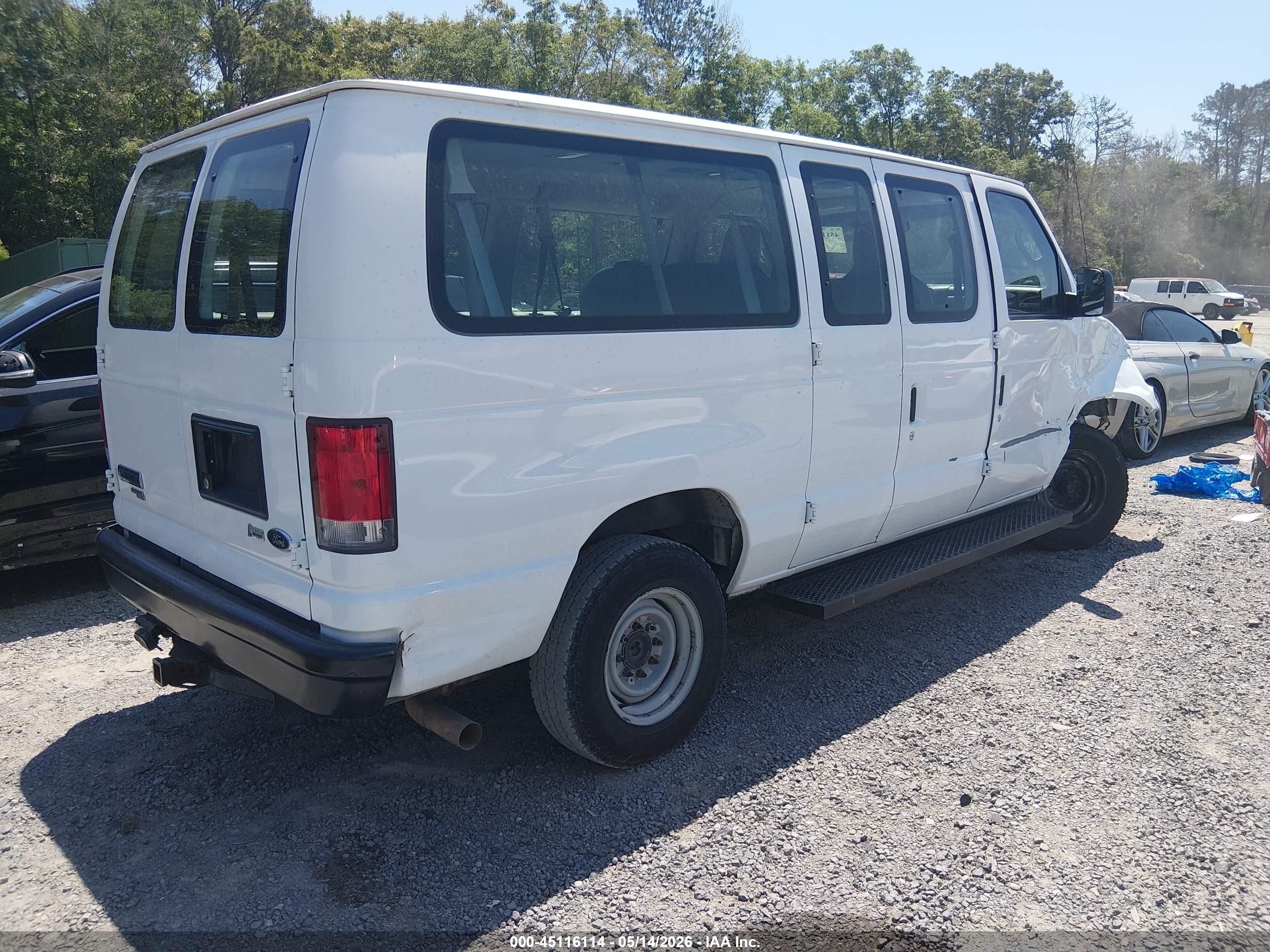 2011 Ford E-350 Super Duty Xl White vin: 1FBNE3BL9BDA64490
