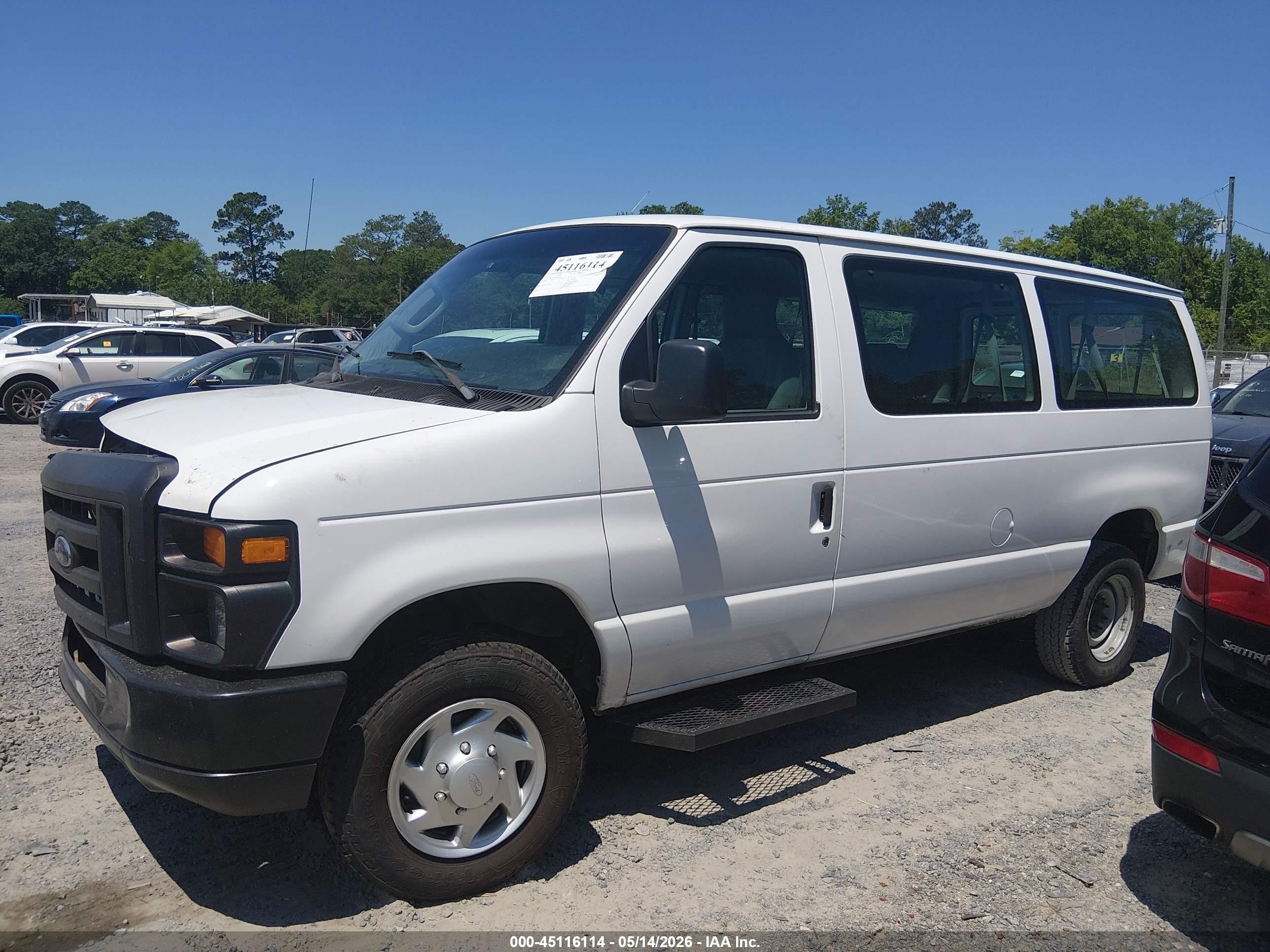 2011 Ford E-350 Super Duty Xl White vin: 1FBNE3BL9BDA64490