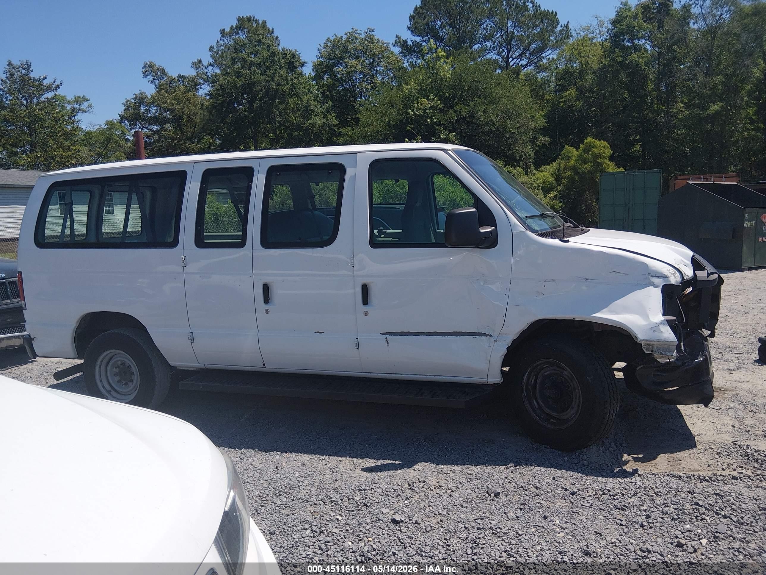2011 Ford E-350 Super Duty Xl White vin: 1FBNE3BL9BDA64490