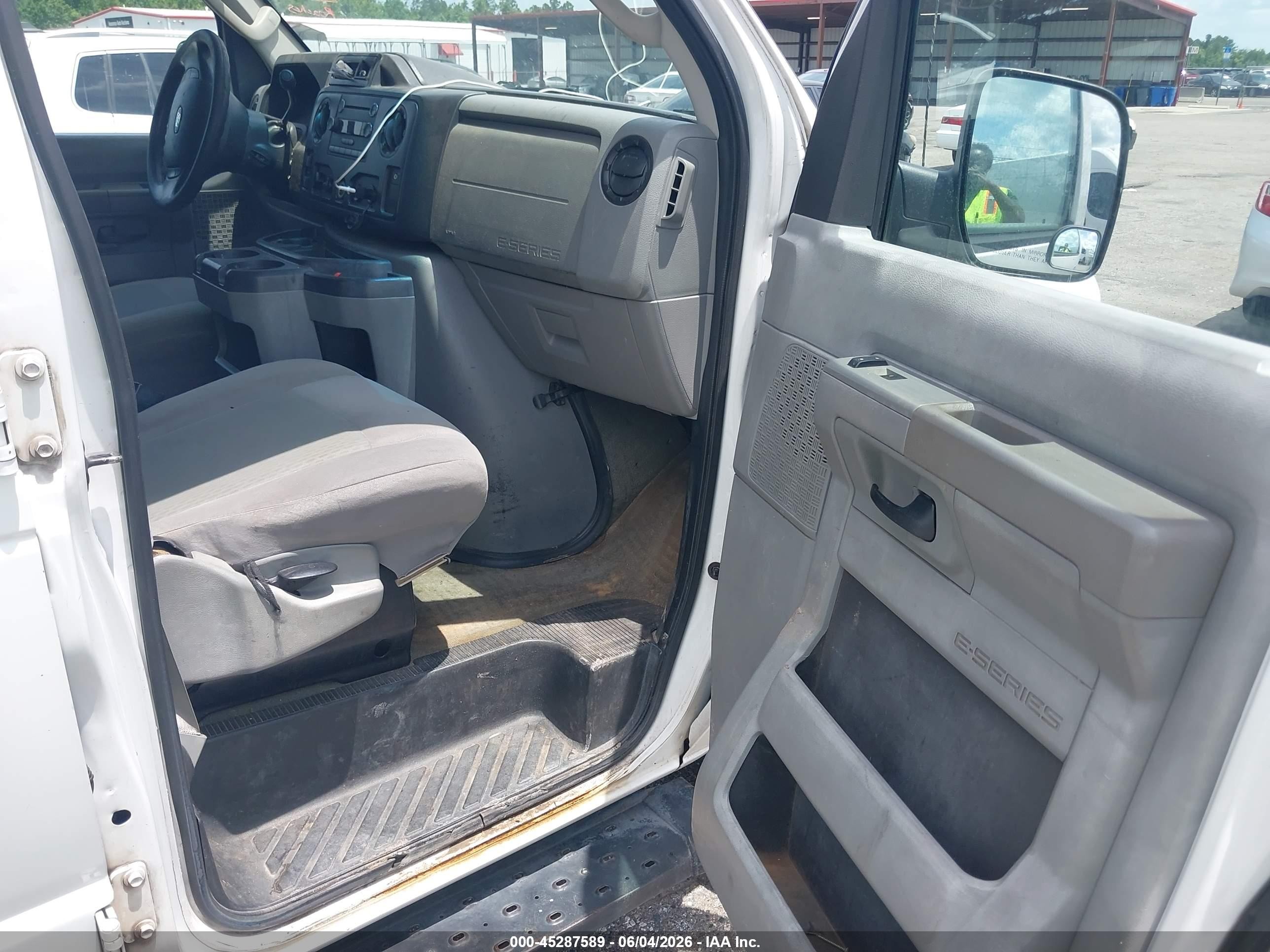 2012 Ford E-350 Super Duty Xl/xlt White vin: 1FBNE3BL9CDA61381