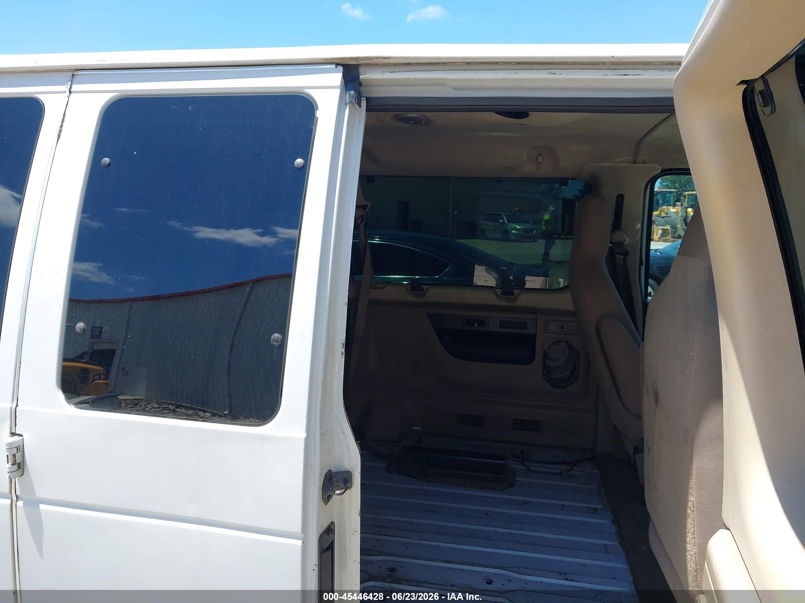 2011 Ford E-350 Super Duty Xl/xlt White vin: 1FBNE3BLXBDA64594