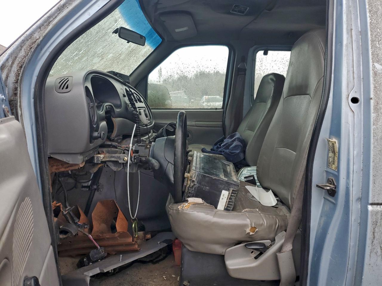 1997 Ford Econoline E350 Super Duty Wagon Blue vin: 1FBSS31F0YHB98264