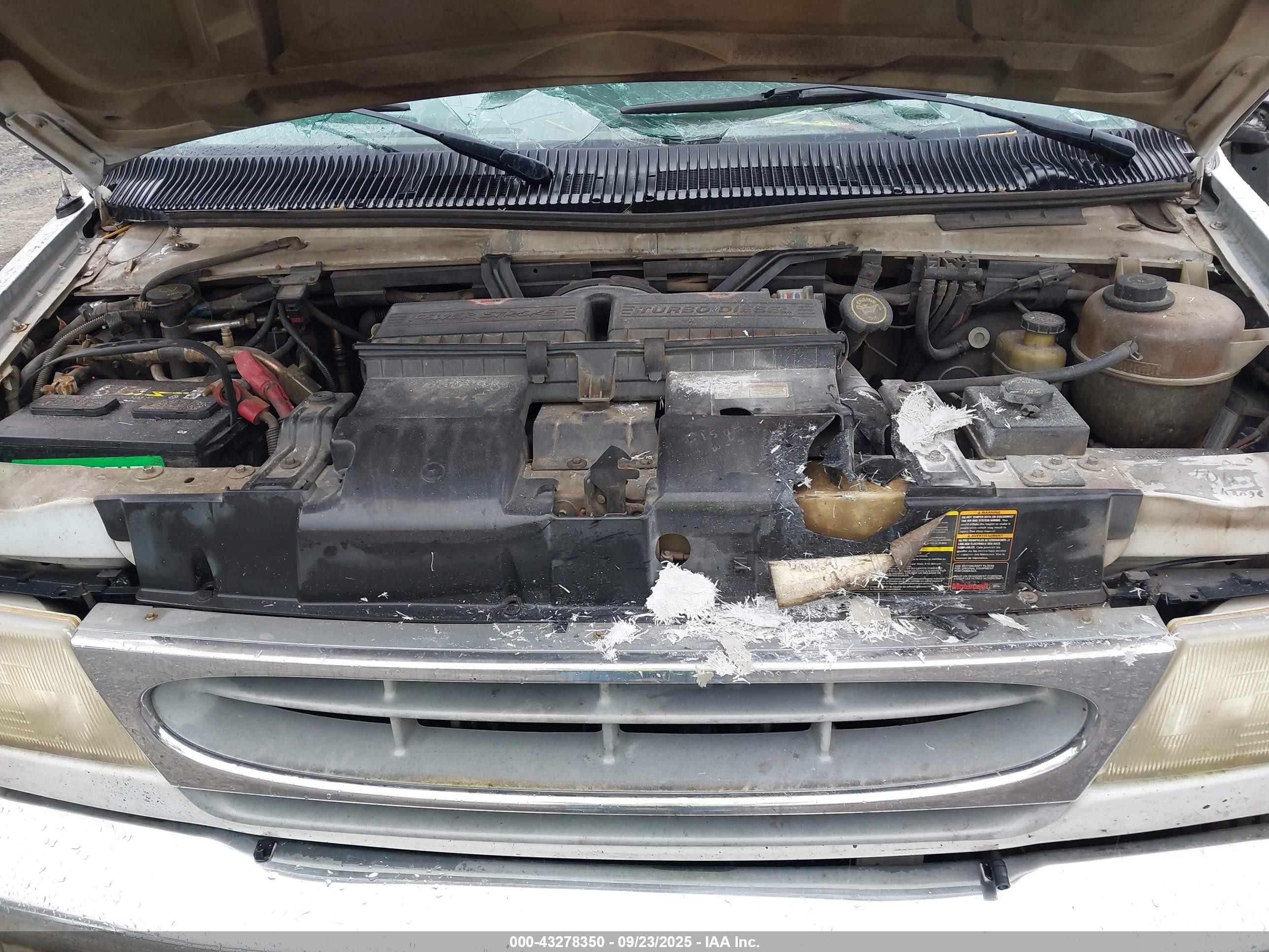 1998 Ford Super Club Wagon Xl/xlt White vin: 1FBSS31F8WHB19579