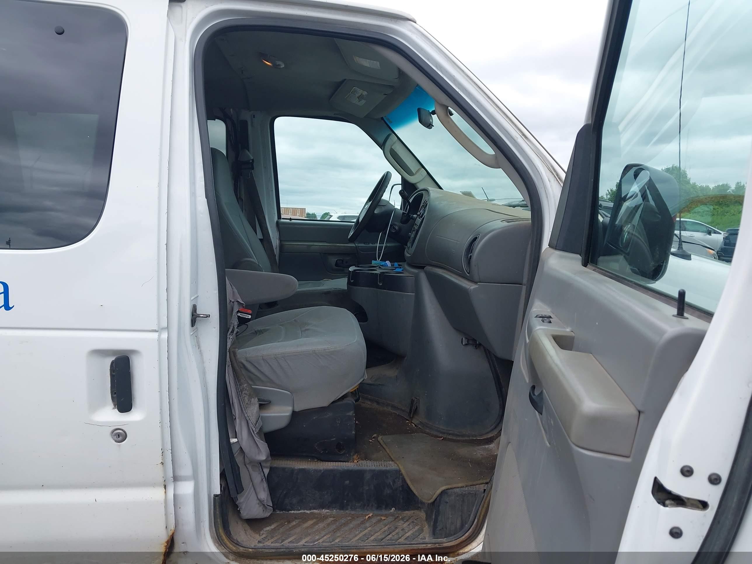 2007 Ford E-350 Super Duty Xl/xlt White vin: 1FBSS31L07DA06529