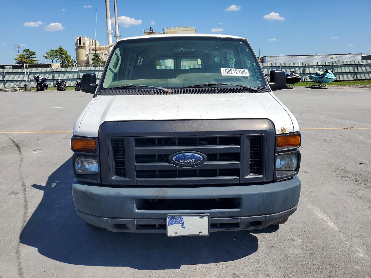 2009 Ford Econoline E350 Super Duty Wagon White vin: 1FBSS31L09DA63350