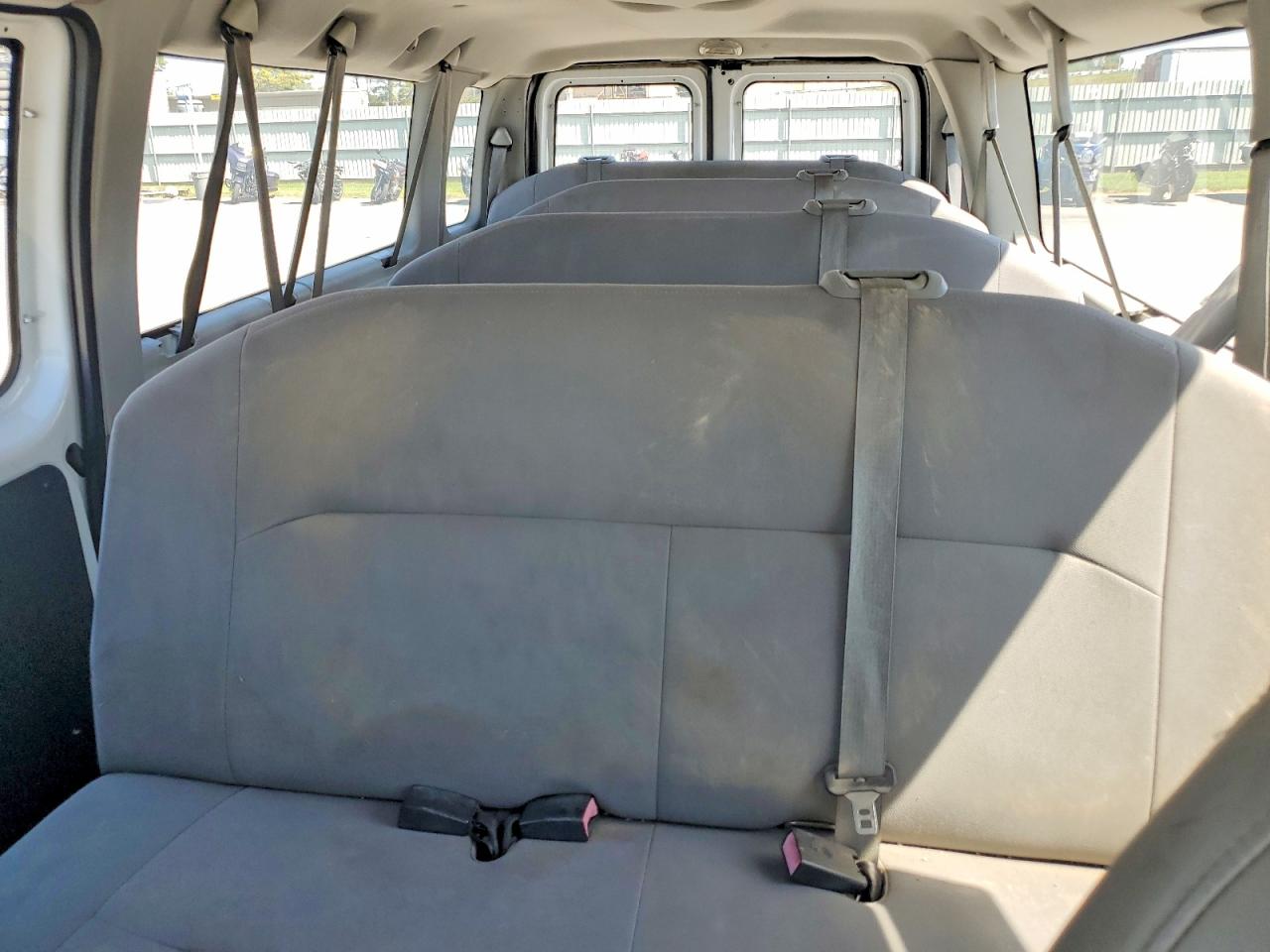 2009 Ford Econoline E350 Super Duty Wagon White vin: 1FBSS31L09DA63350