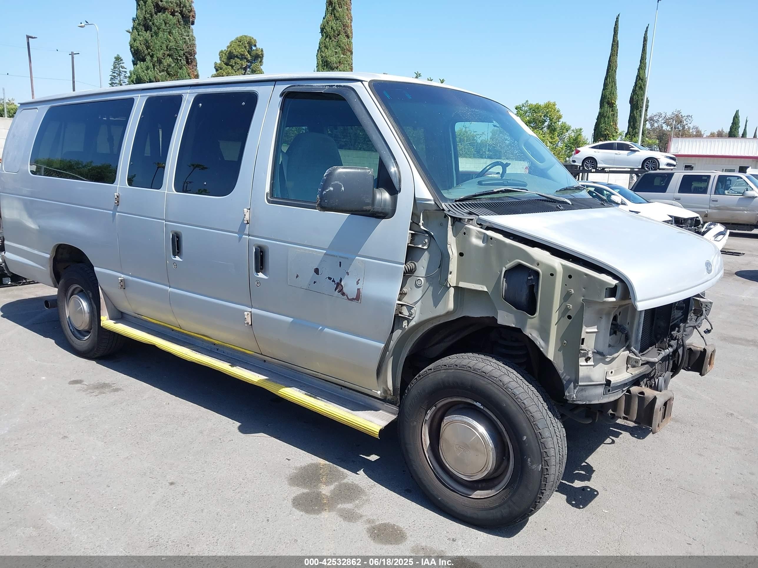 2000 Ford E-350 Super Duty Xl/xlt White vin: 1FBSS31L0YHA18416