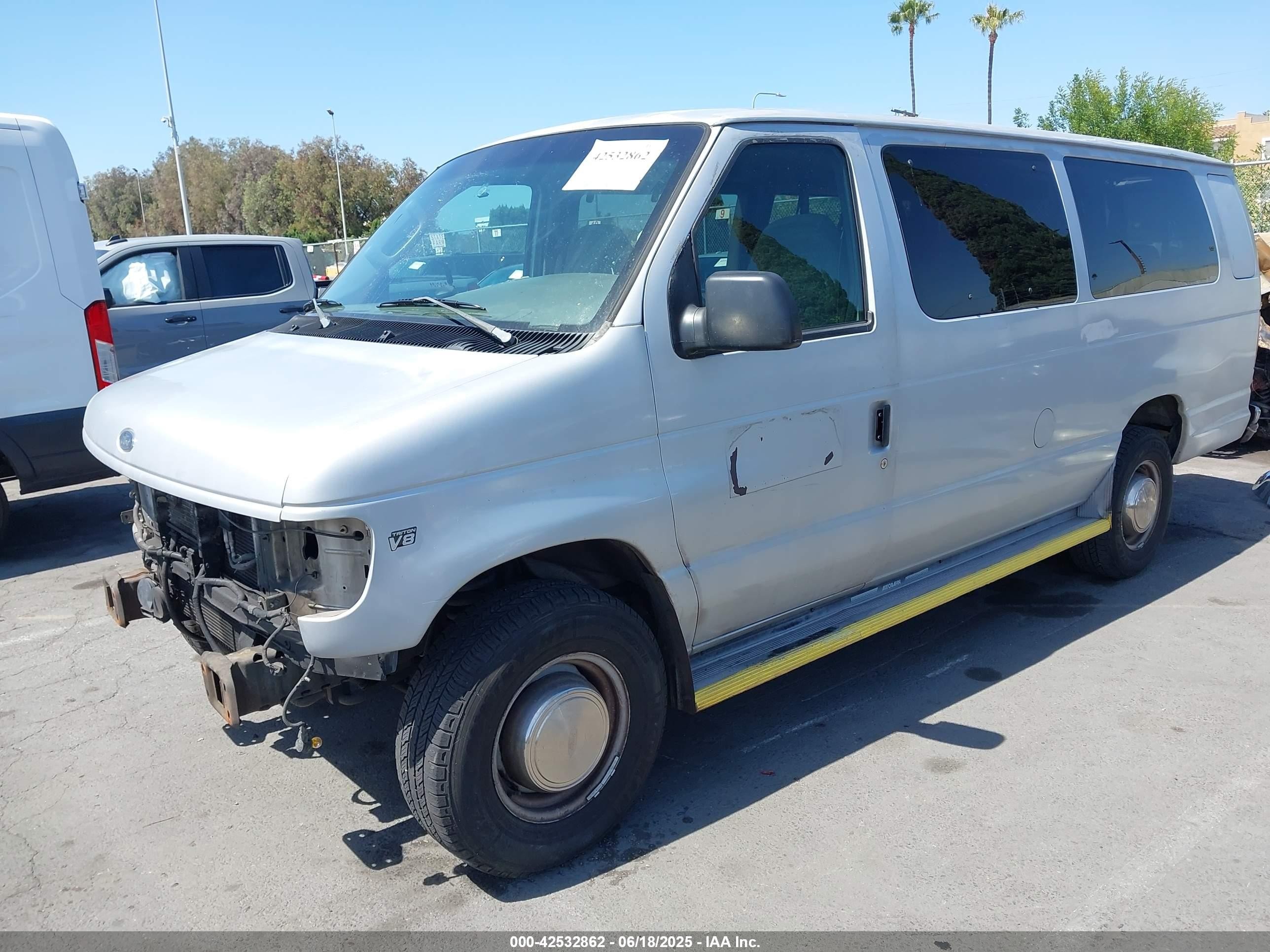 2000 Ford E-350 Super Duty Xl/xlt White vin: 1FBSS31L0YHA18416