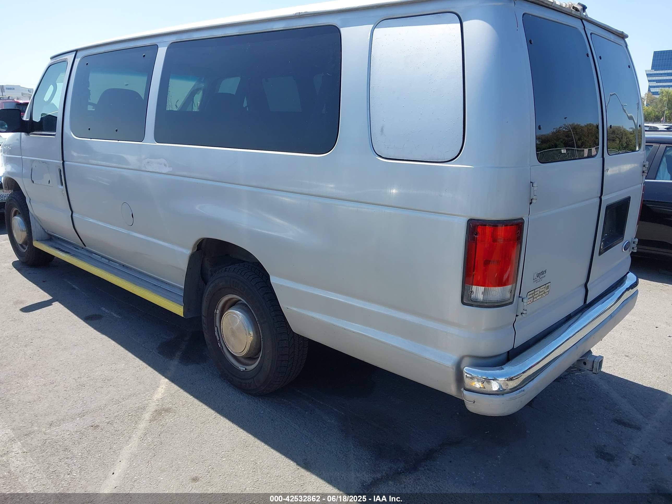2000 Ford E-350 Super Duty Xl/xlt White vin: 1FBSS31L0YHA18416
